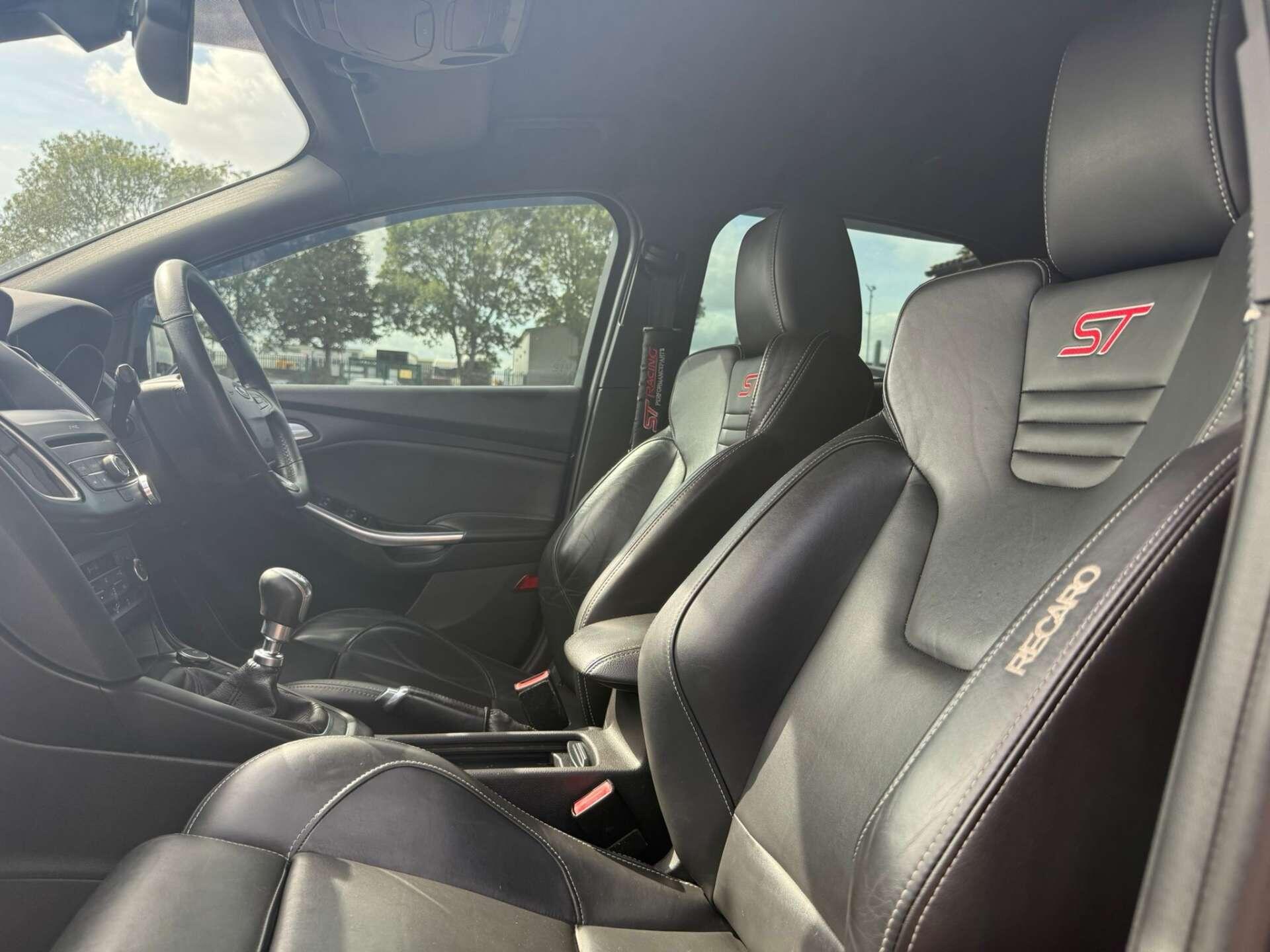 Ford Focus view 33