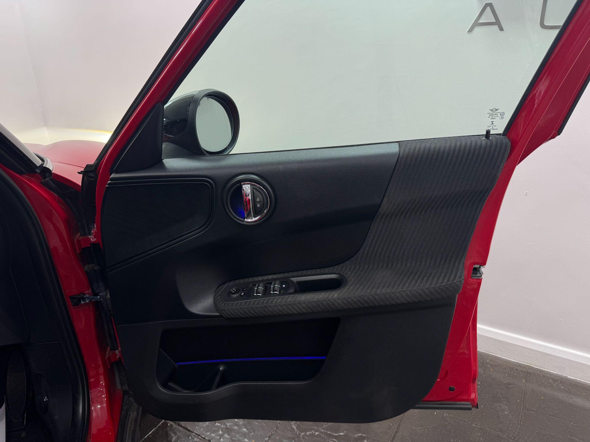 Mini Countryman view 24