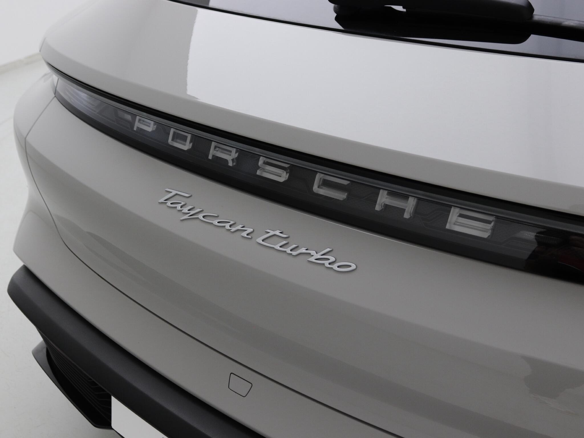 Porsche Taycan view 22