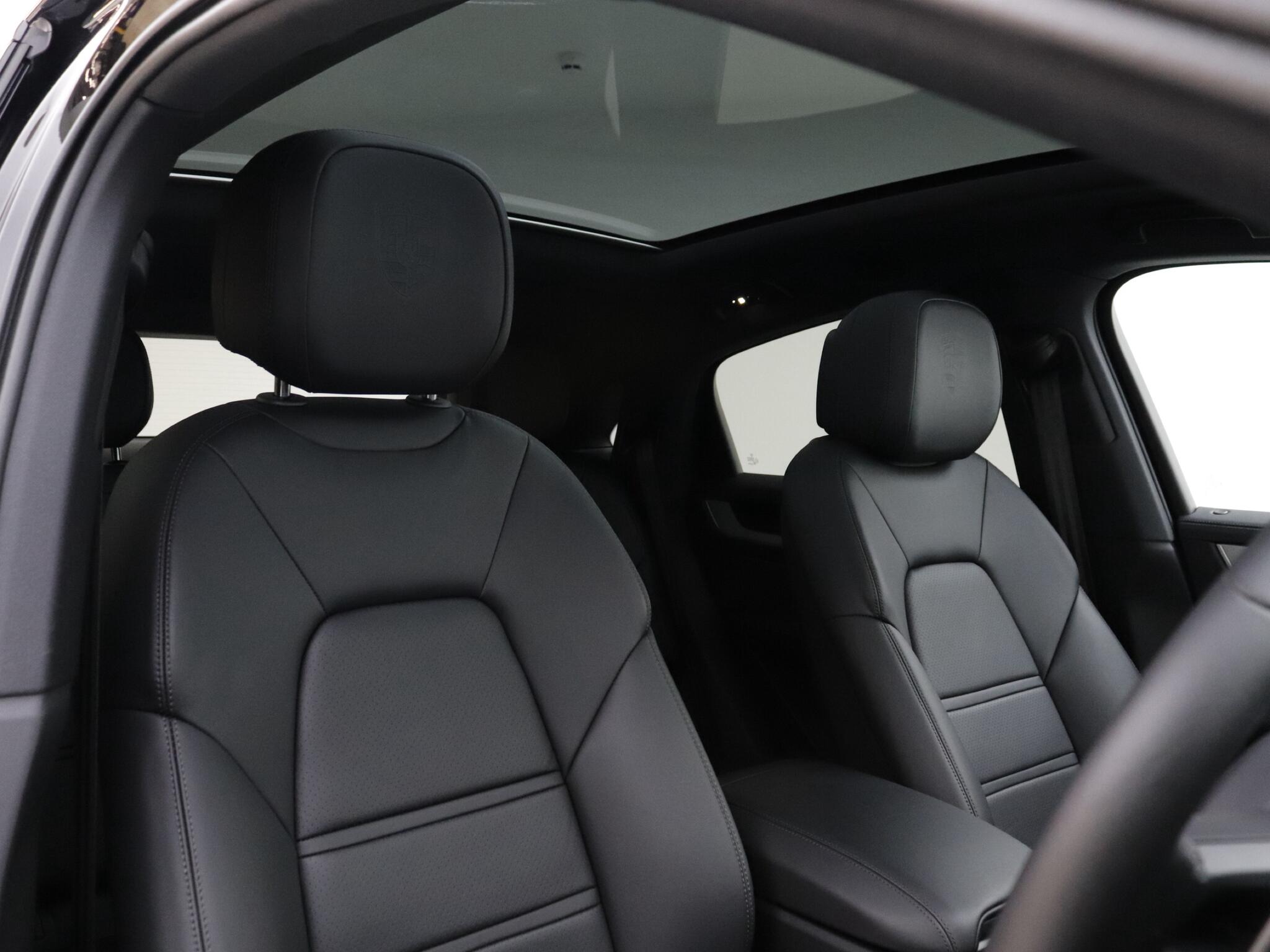 Porsche Cayenne view 15