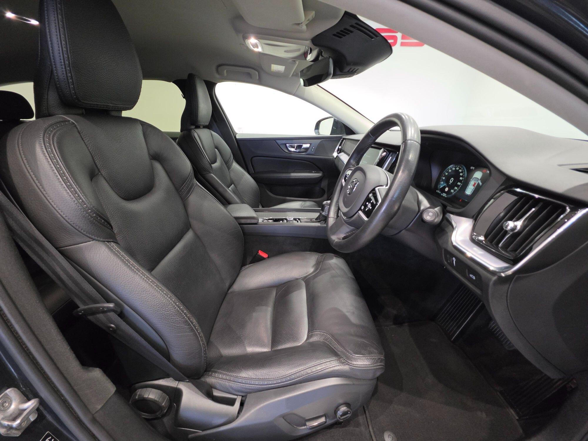 Volvo V60 Cross Country view 19