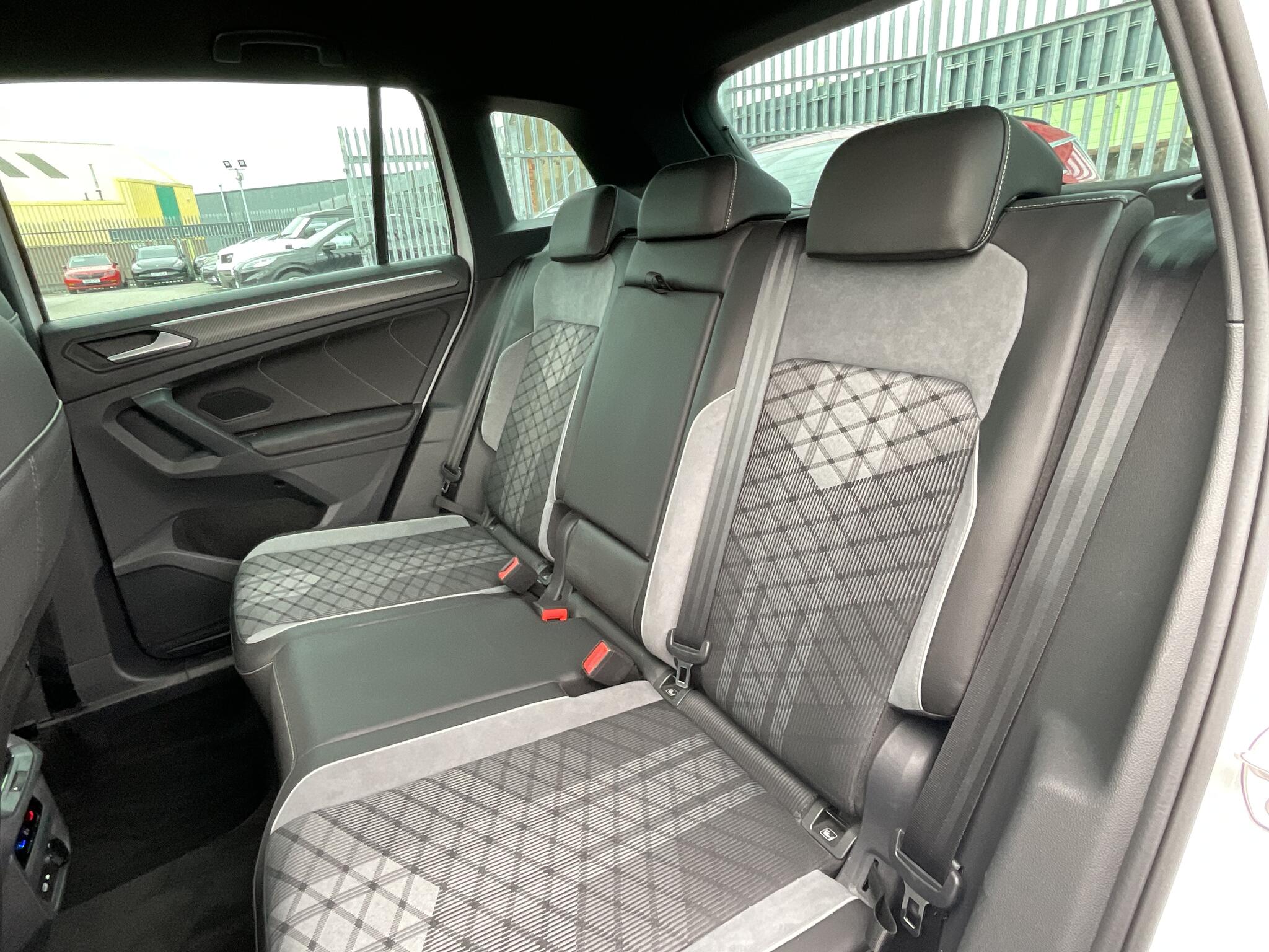 Volkswagen Tiguan view 12