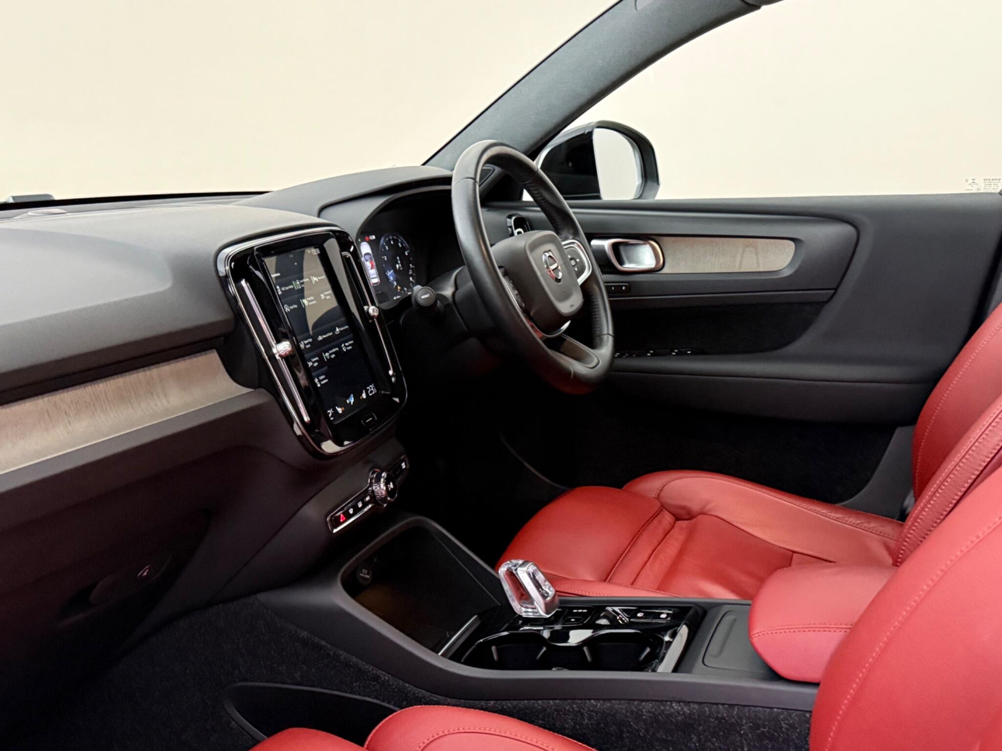 Volvo XC40 view 14