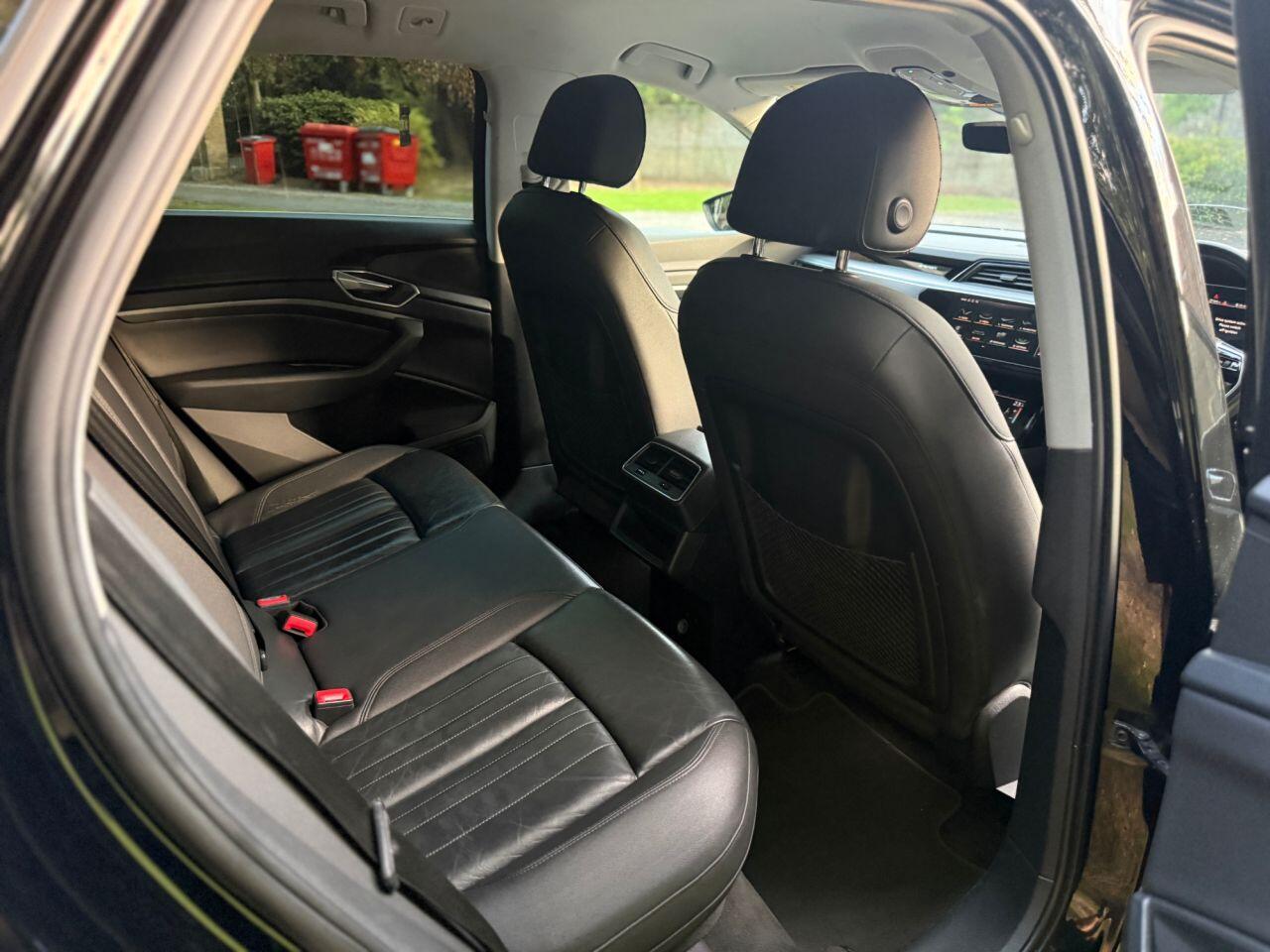 Audi e-tron view 16