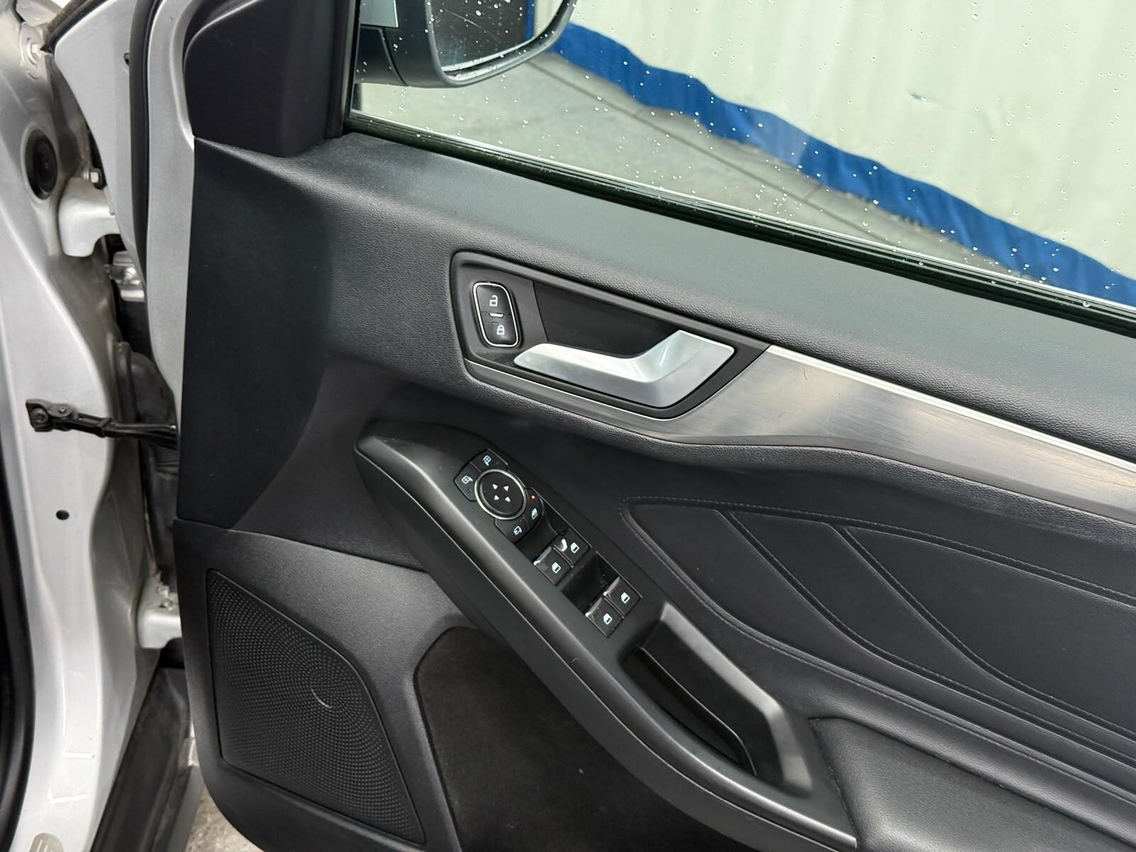 Ford Focus view 47