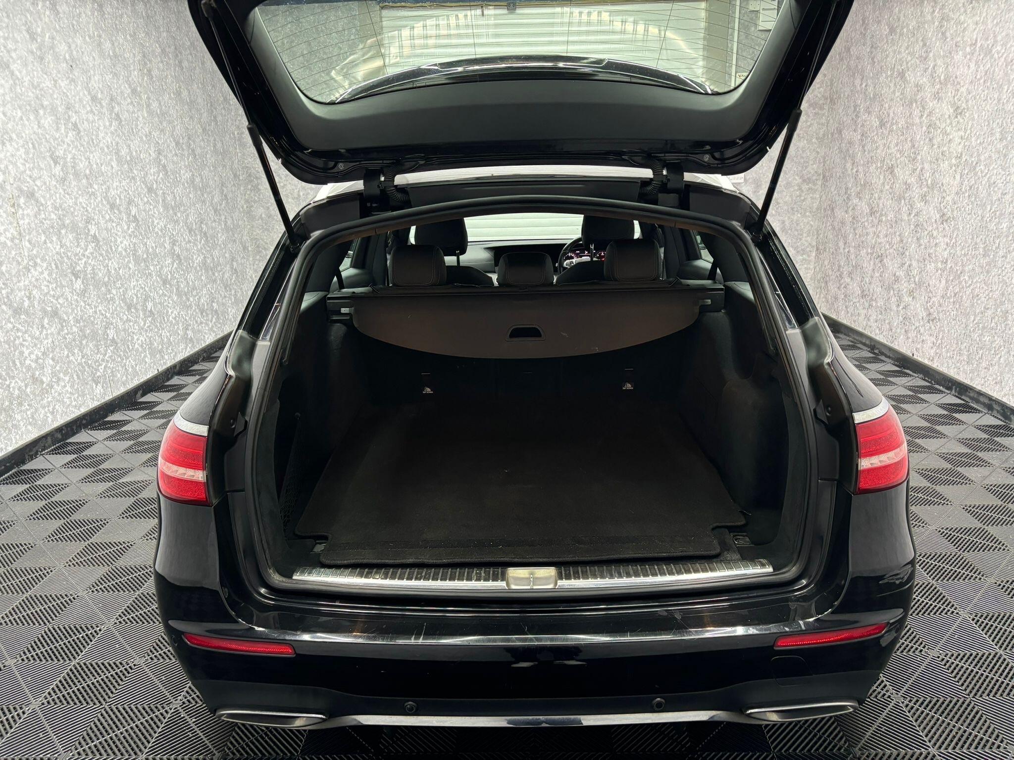 Mercedes-Benz E-Class view 26