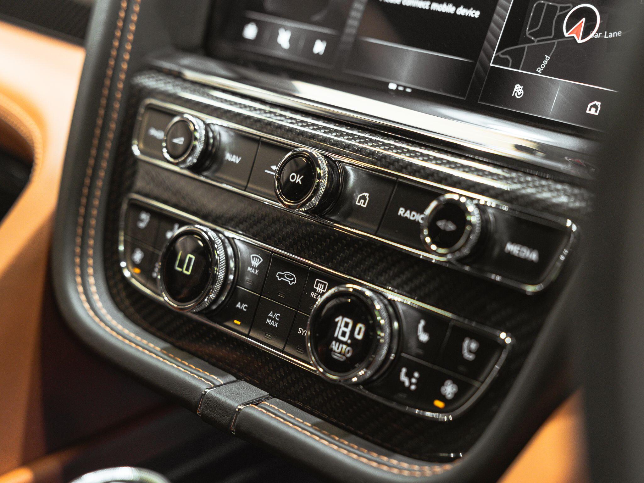 Bentley Bentayga view 35