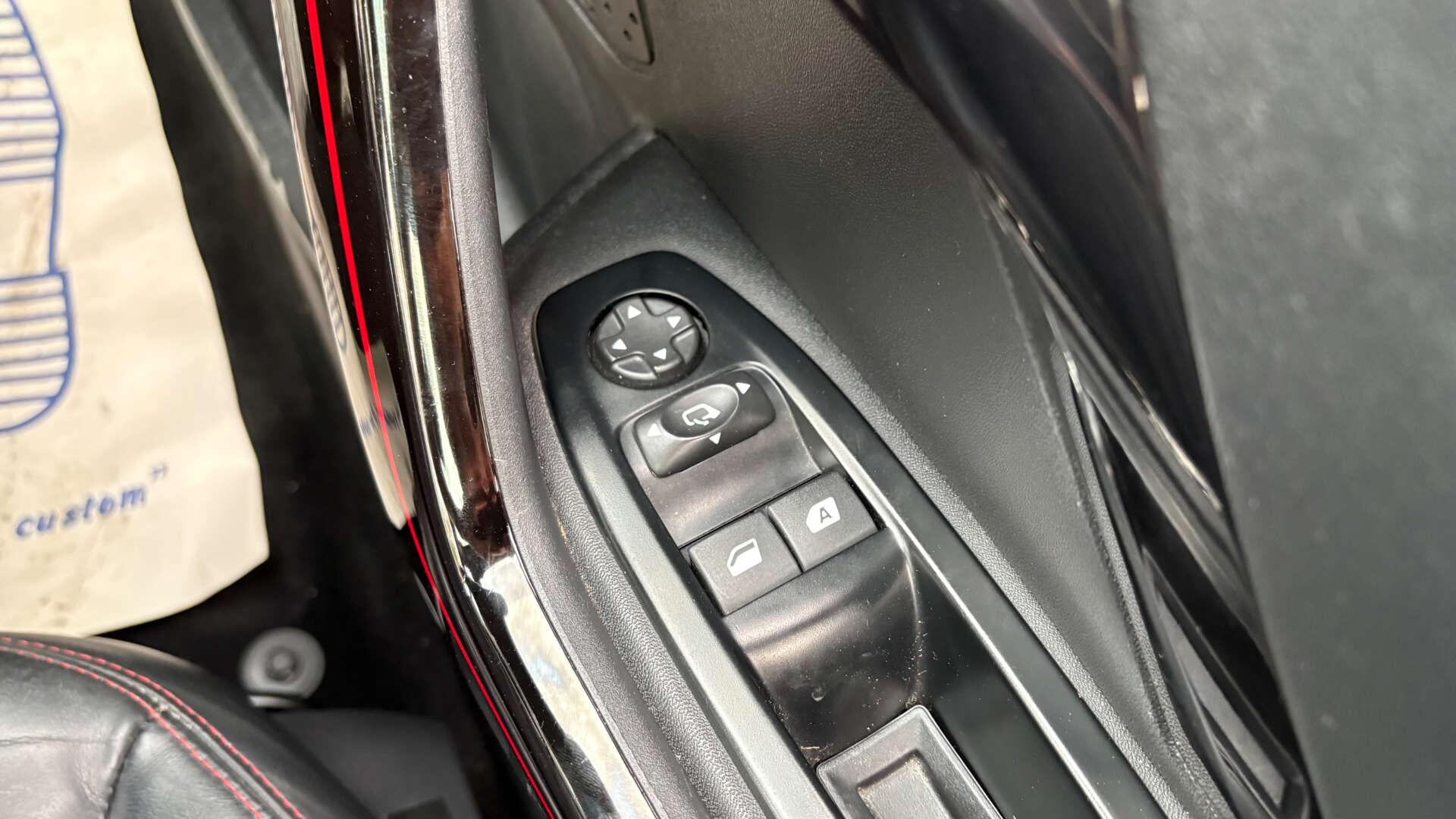 Peugeot 208 view 23