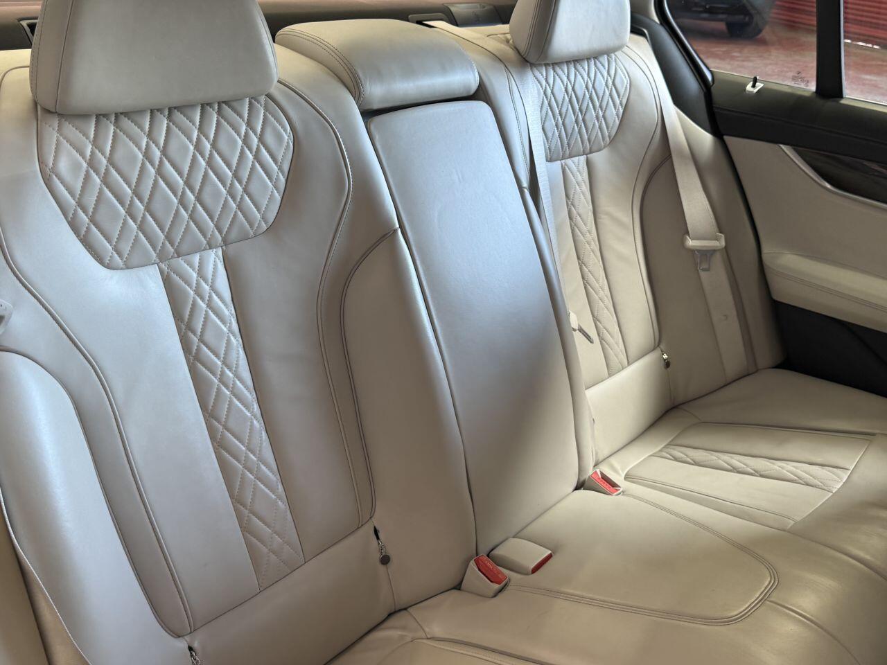 BMW 7 Series view 71