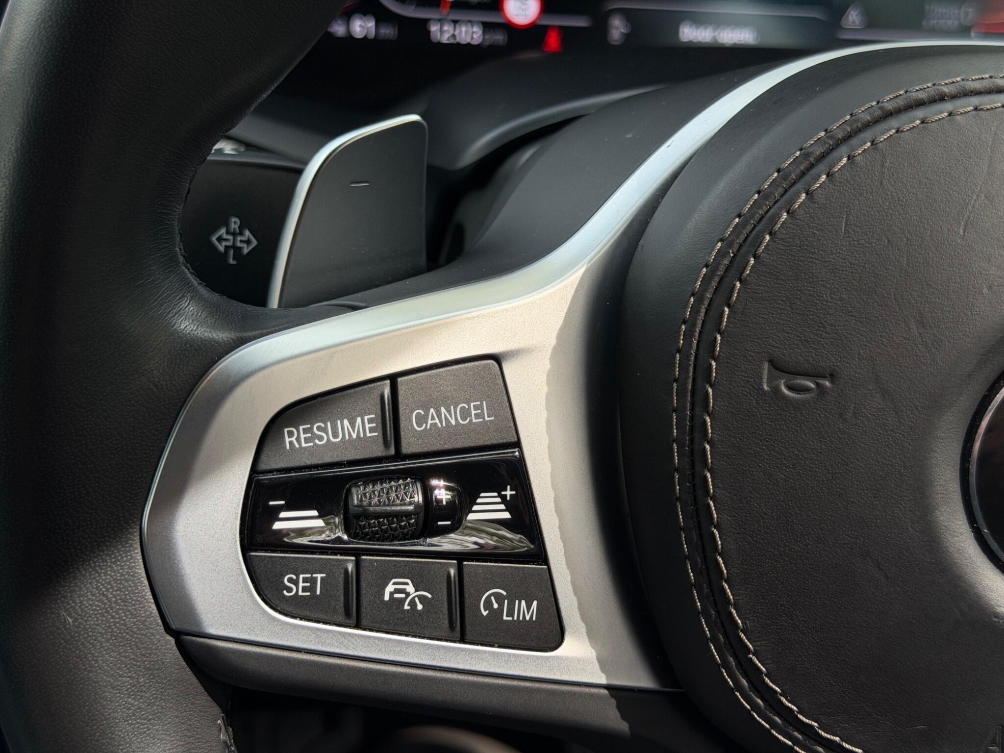 BMW X6 view 24