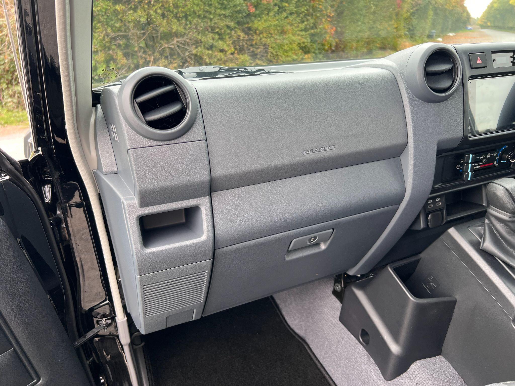 Toyota Land Cruiser view 21