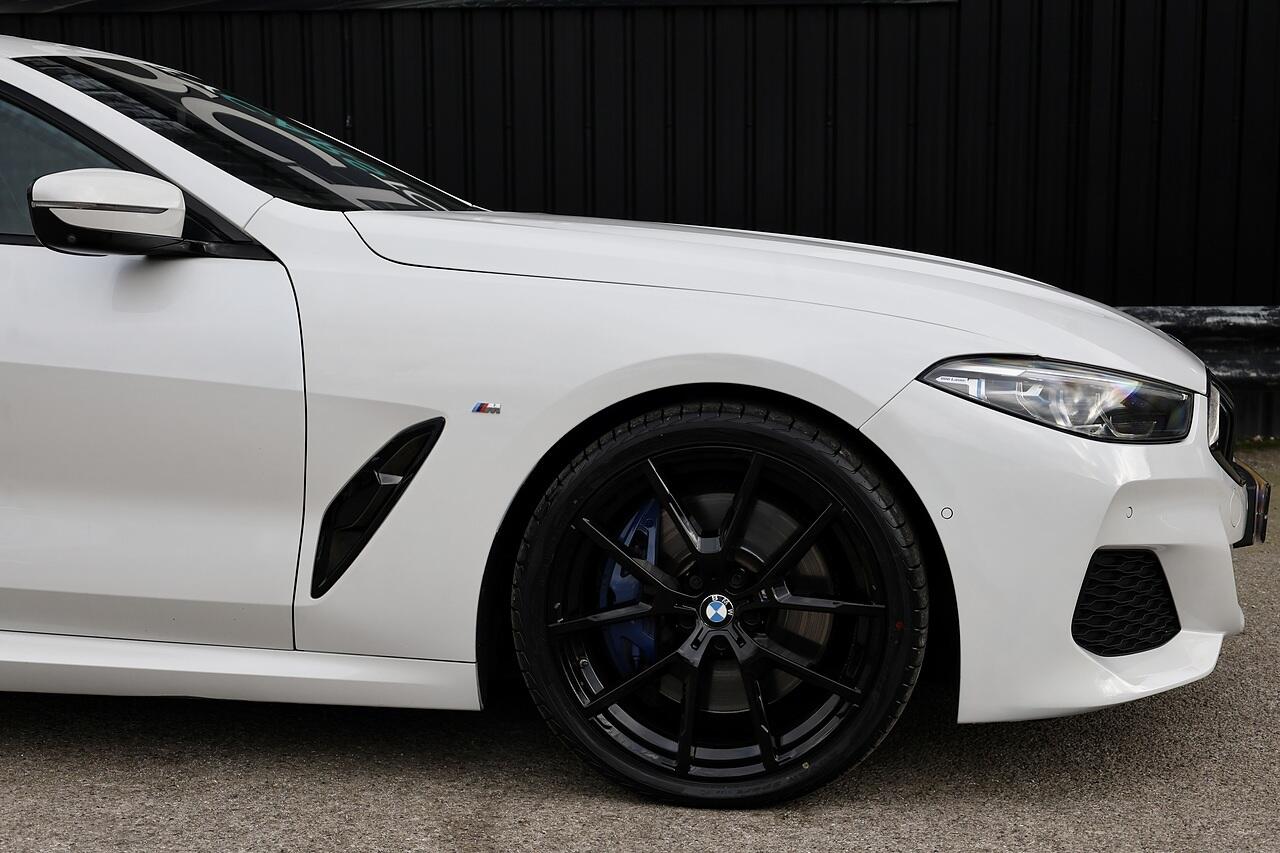 BMW 8 Series view 18