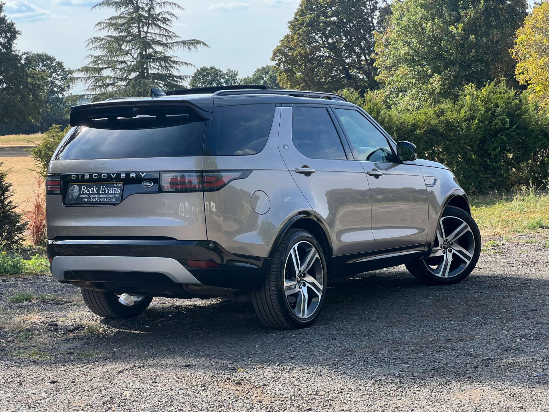 Land Rover Discovery view 13