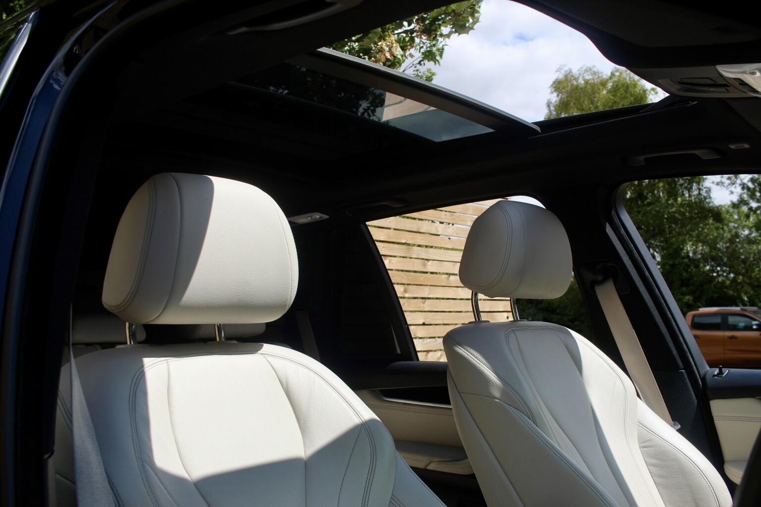 BMW X5 view 8