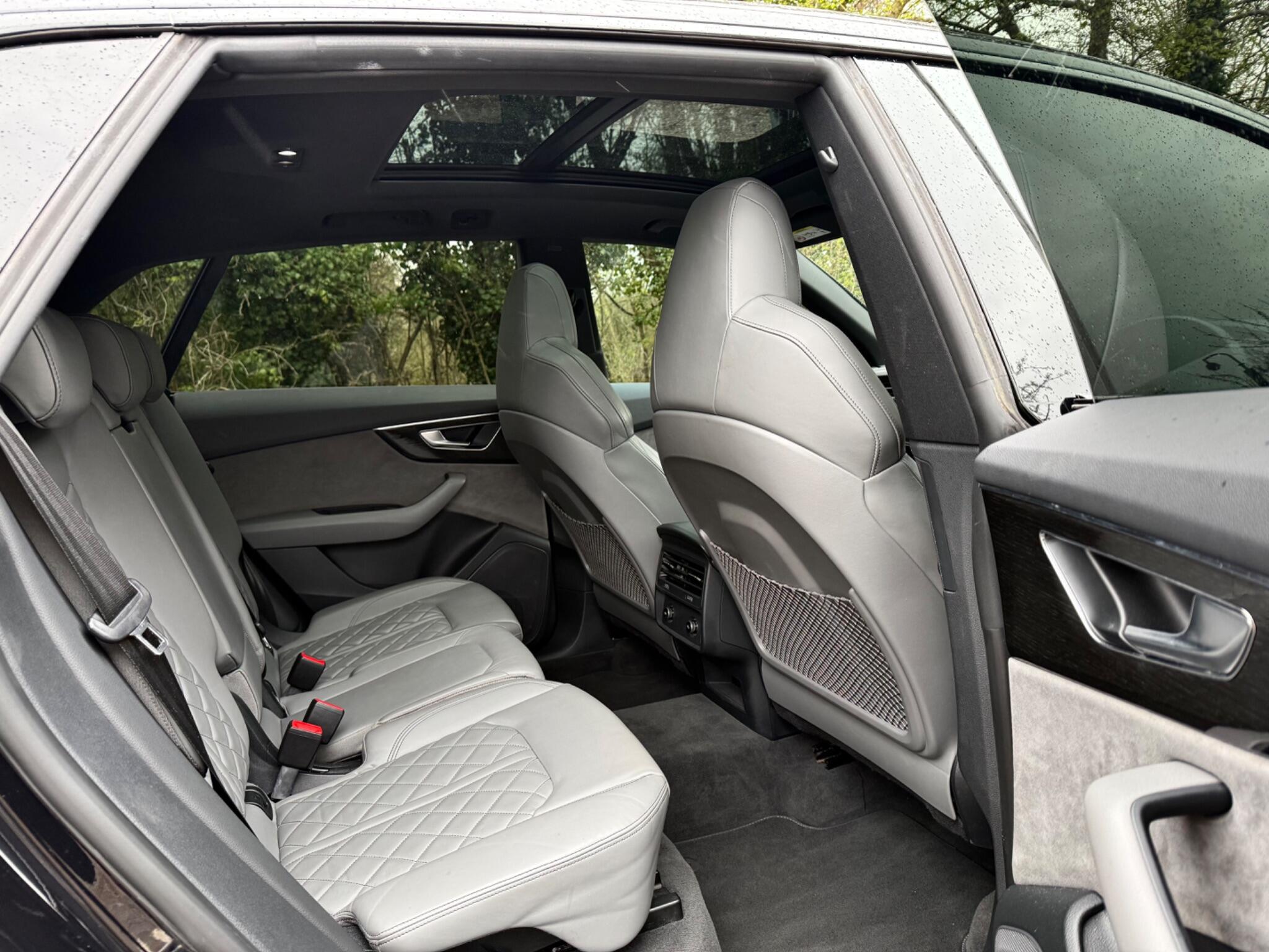 Audi Q8 view 6