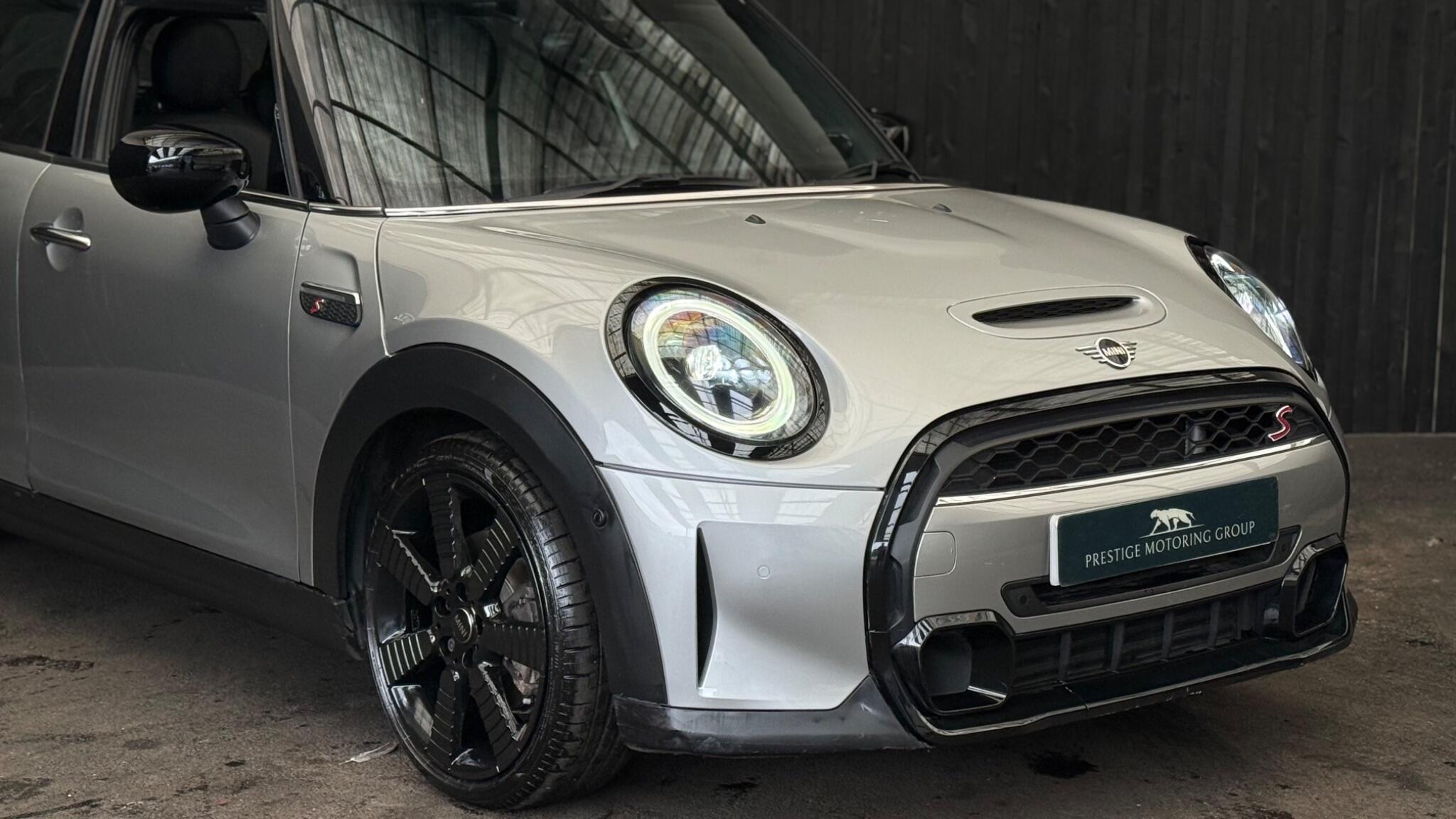 Mini Hatch view 4