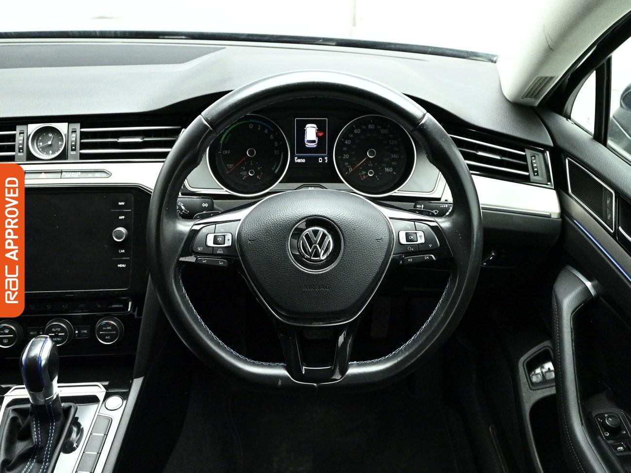 Volkswagen Passat view 10