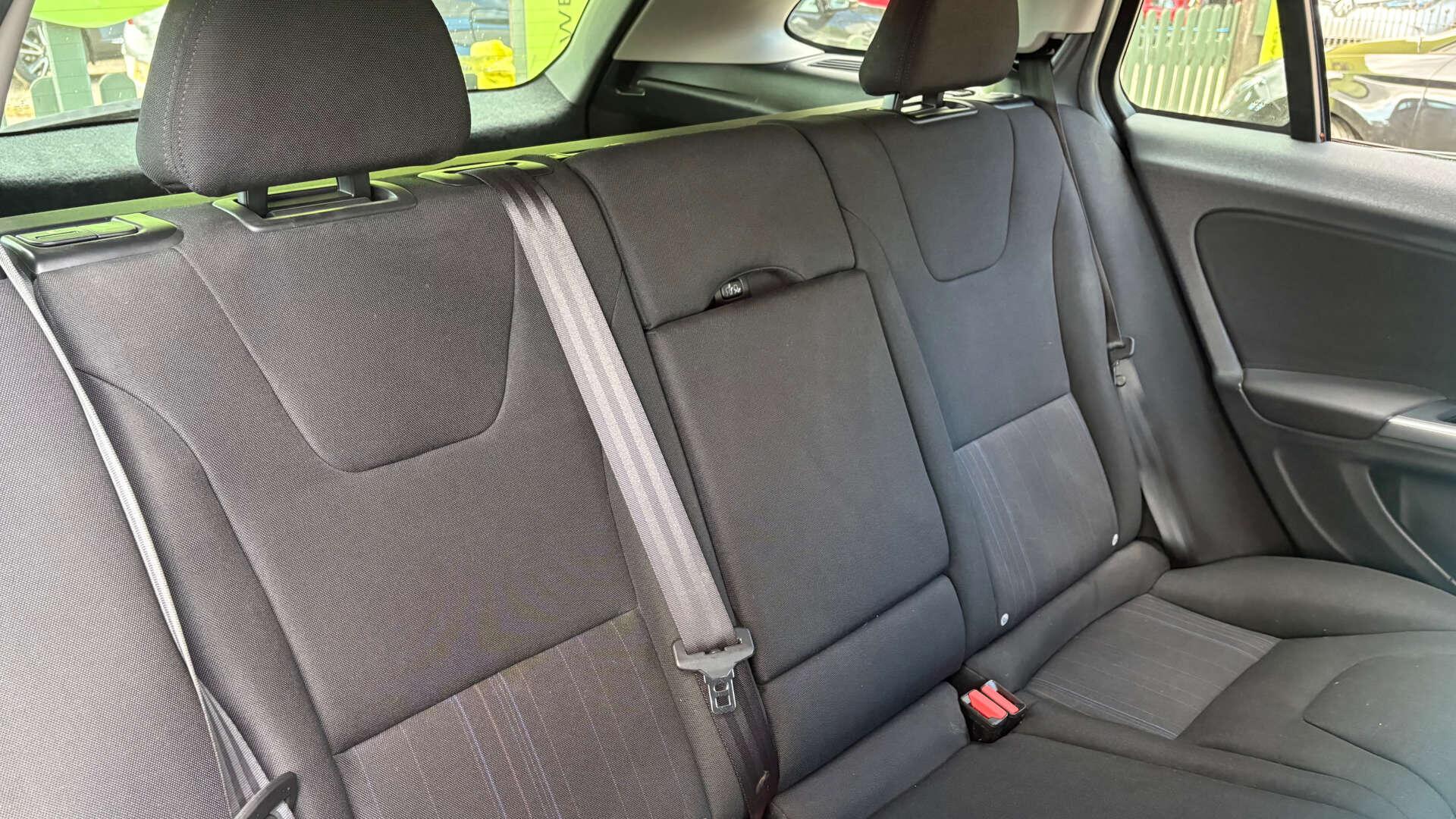 Volvo V60 view 10