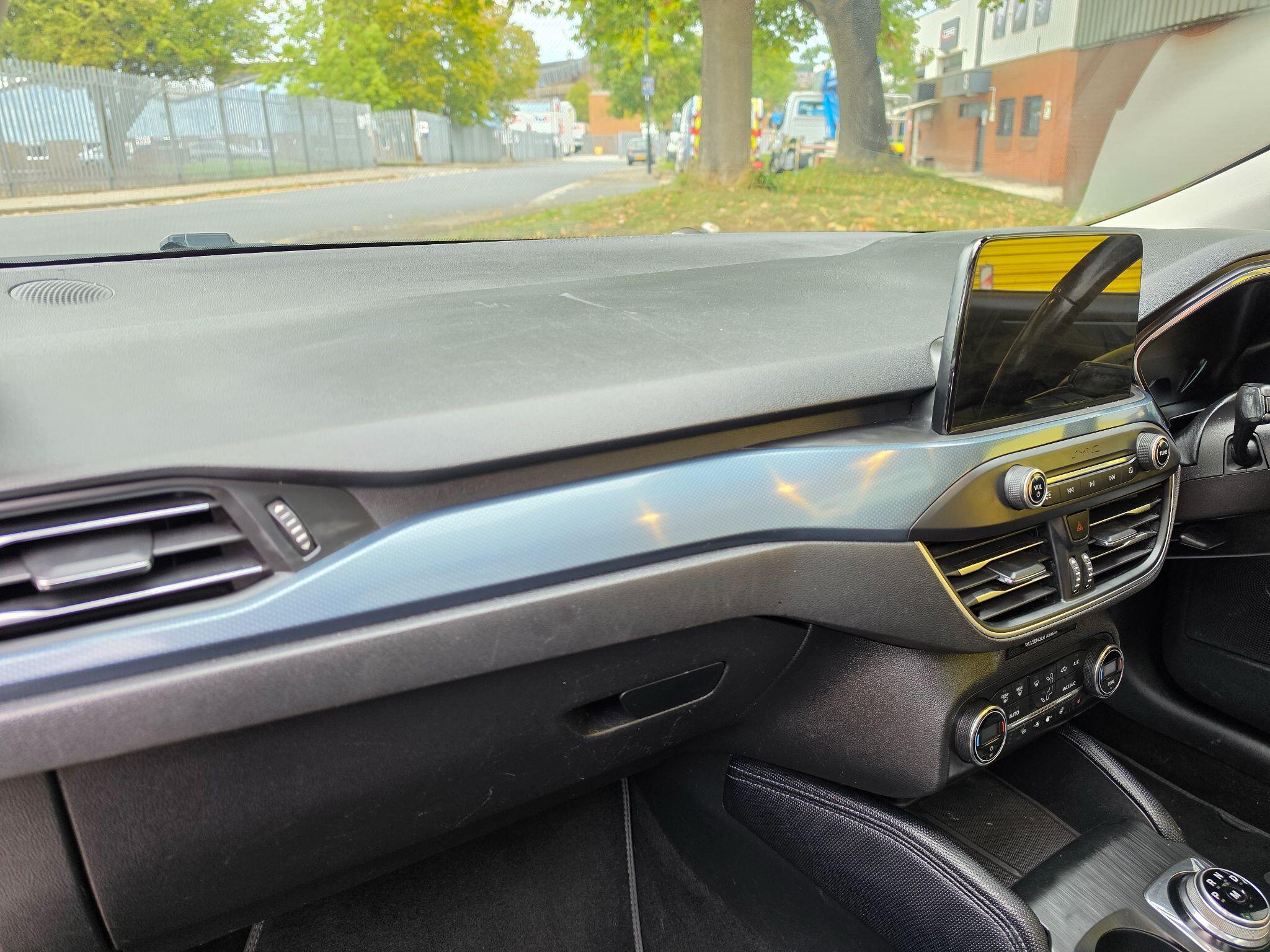 Ford Focus view 21