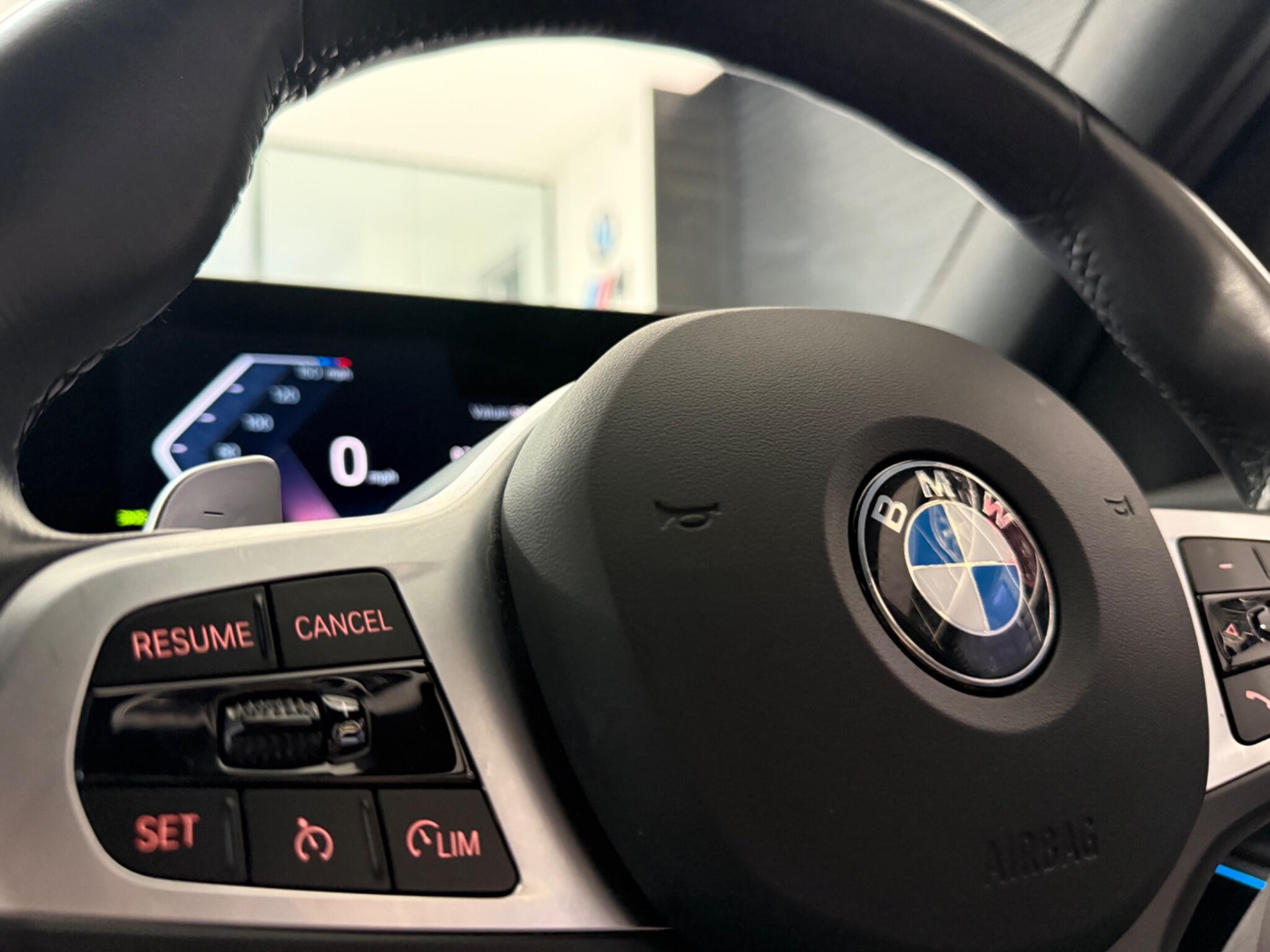 BMW 3 Series view 25