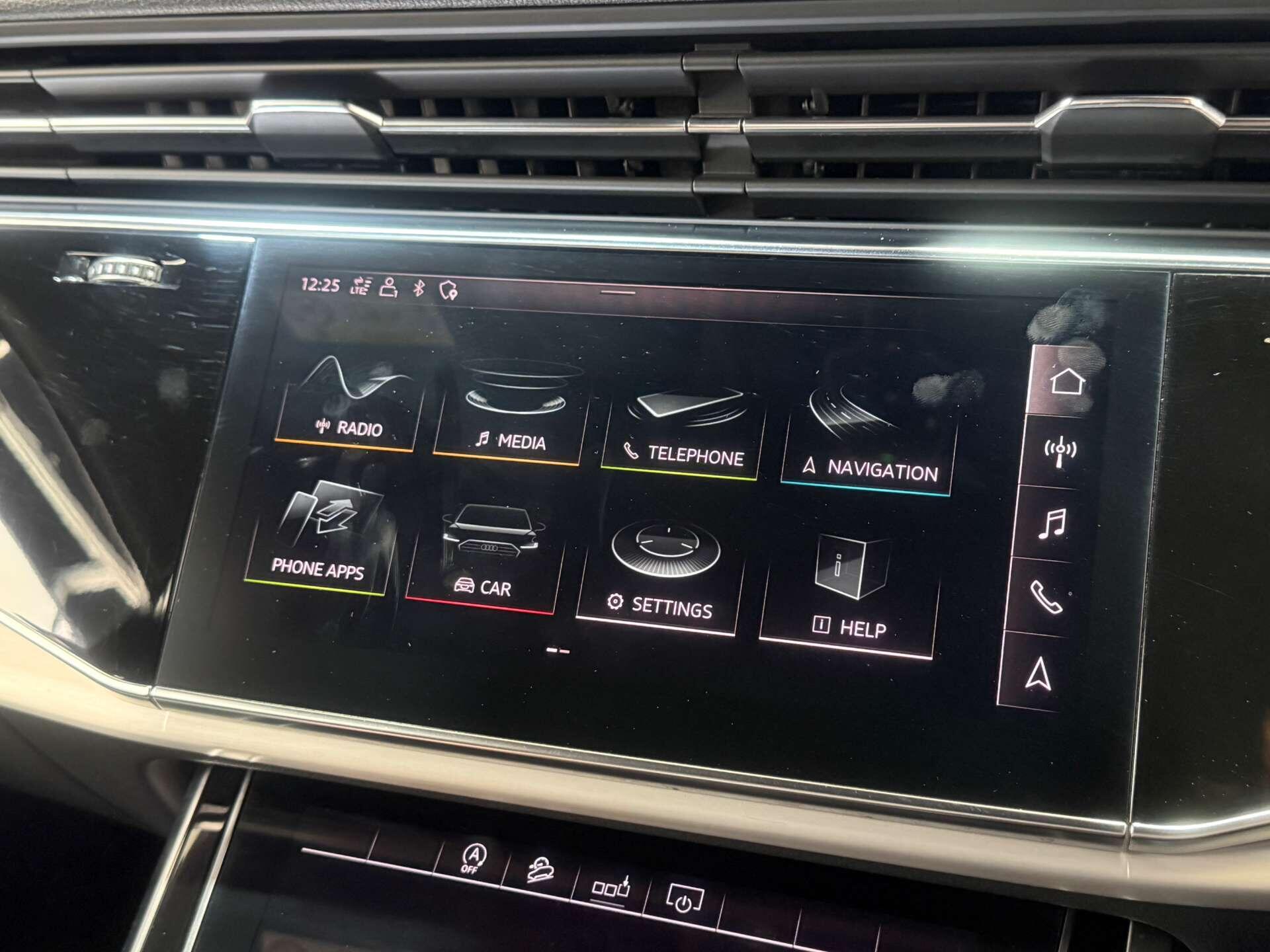 Audi SQ7 view 50