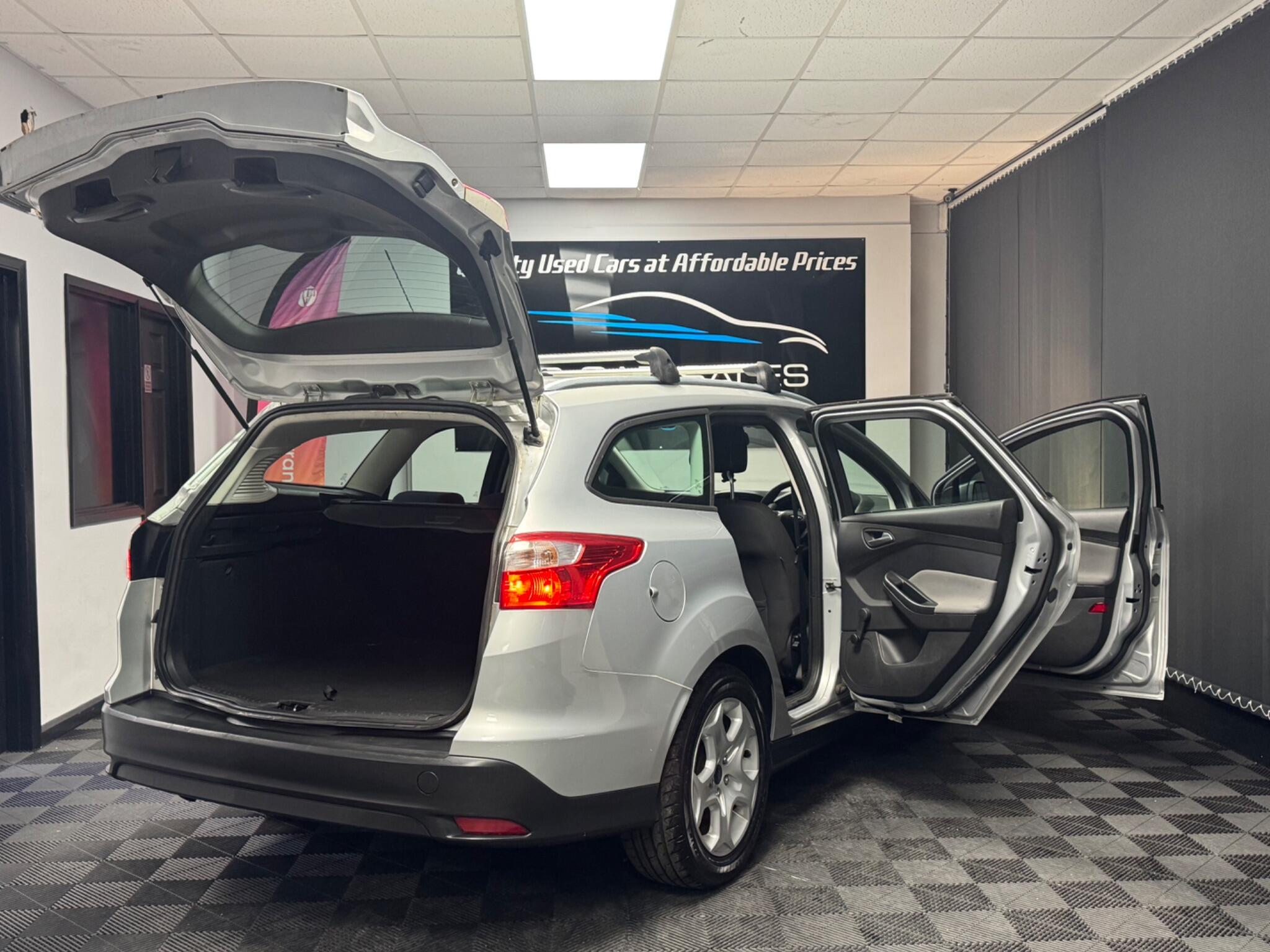 2014 Ford Focus 1.6 TDCi Edge Euro 5 (s/s) 5dr • 59,000 miles image 13