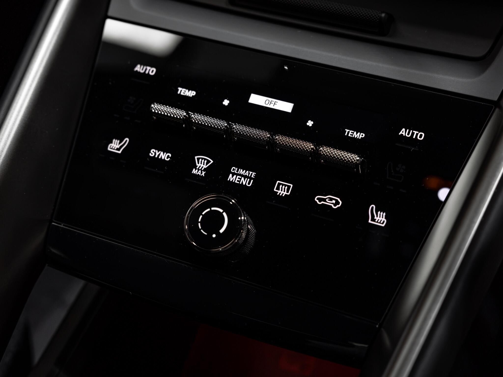 Porsche Macan view 22