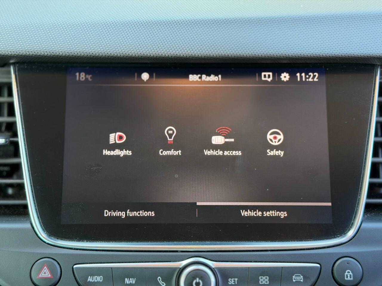 Vauxhall Crossland X view 75