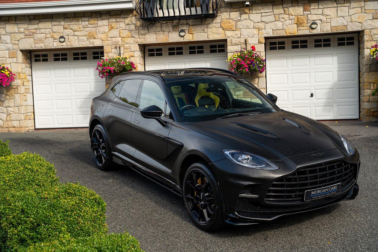 Aston Martin DBX view 102