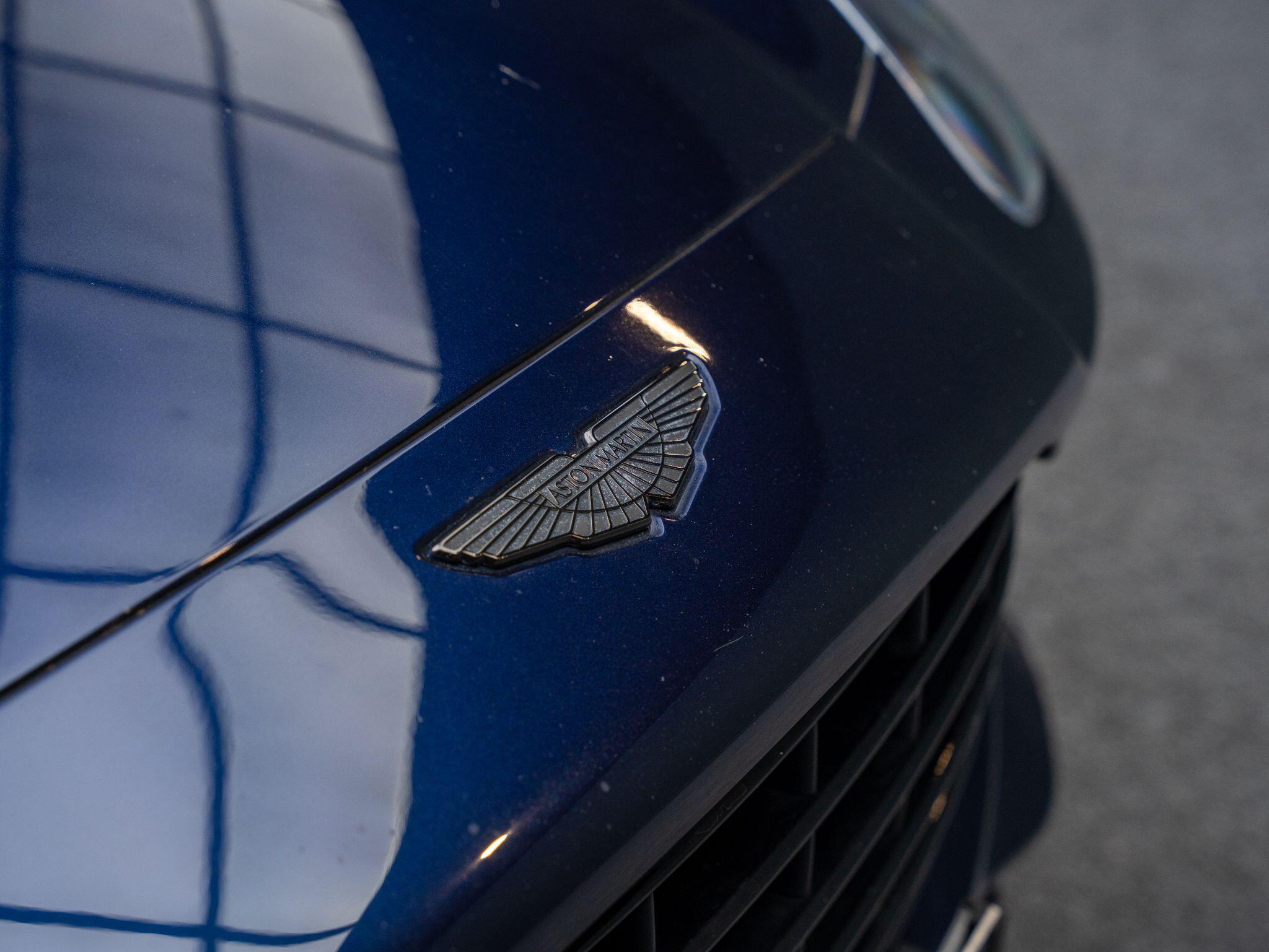 Aston Martin DBX view 27