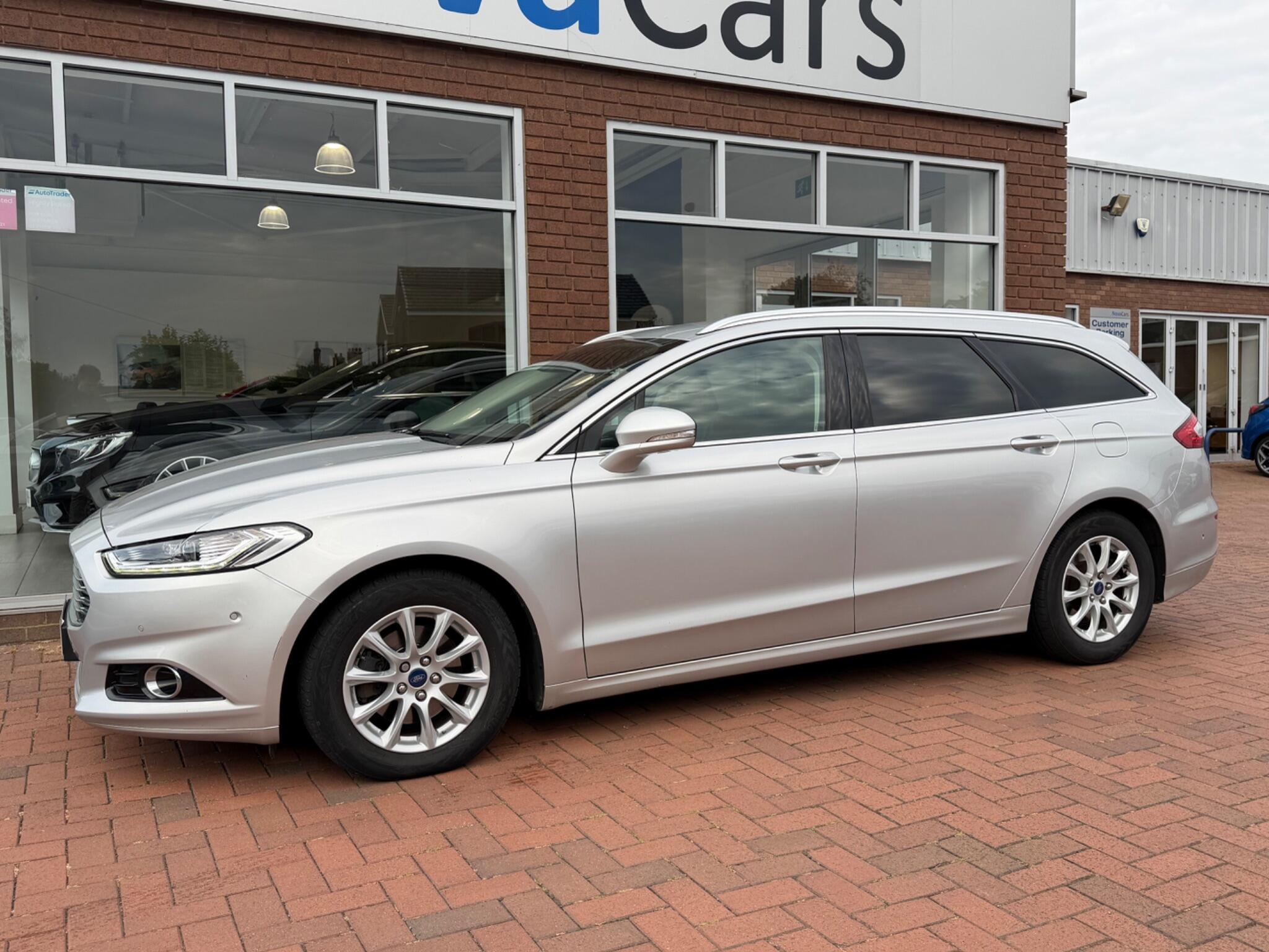 Ford Mondeo view 10