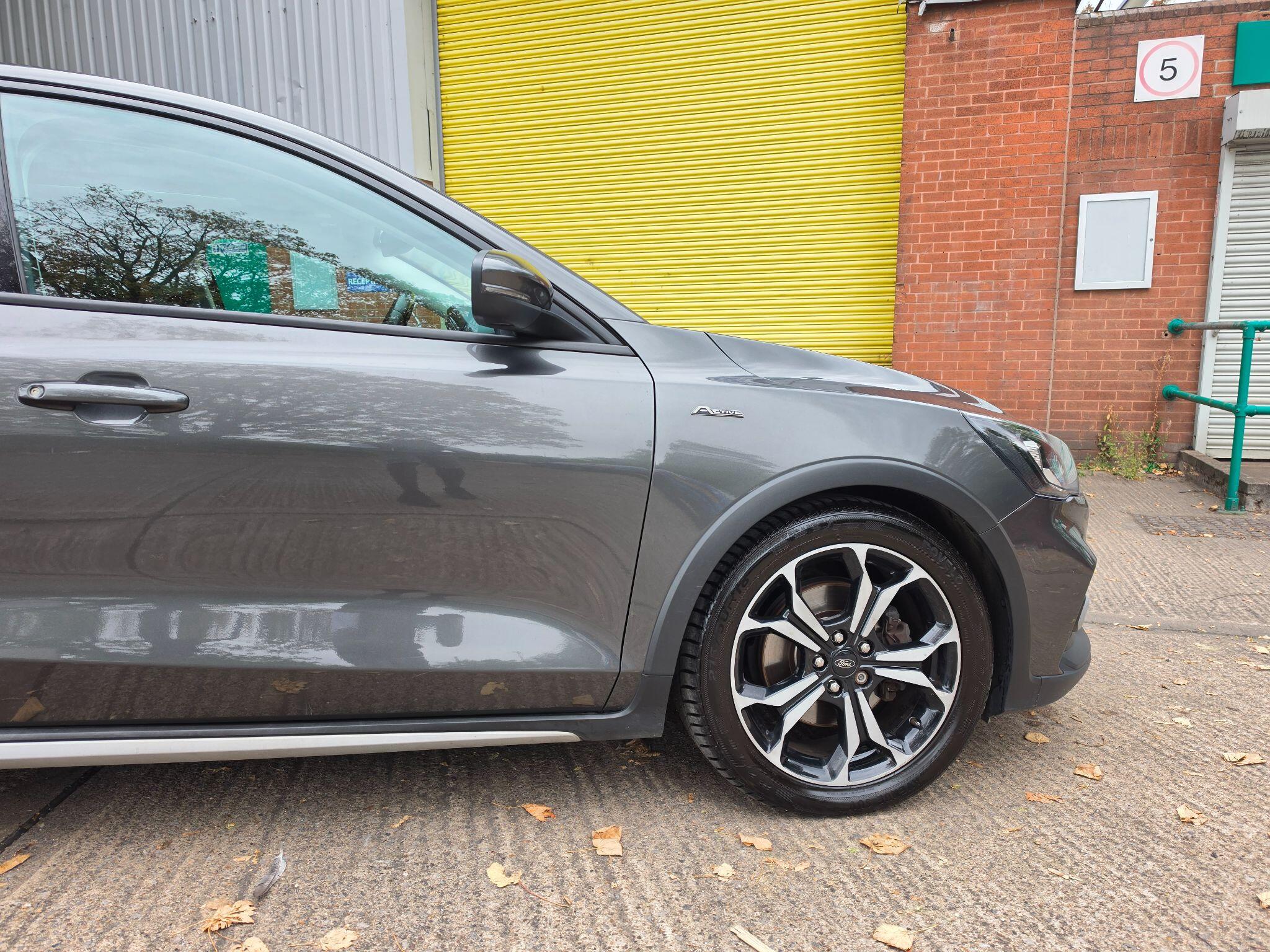 Ford Focus view 10