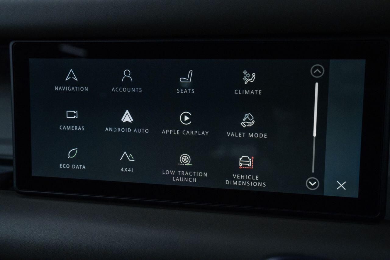 Land Rover Defender view 24