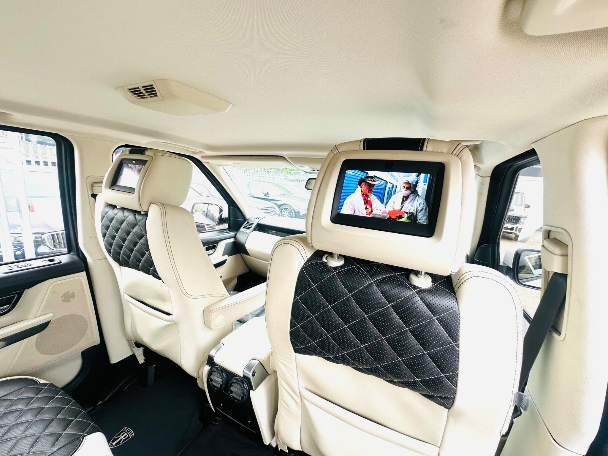 Land Rover Range Rover Sport view 4