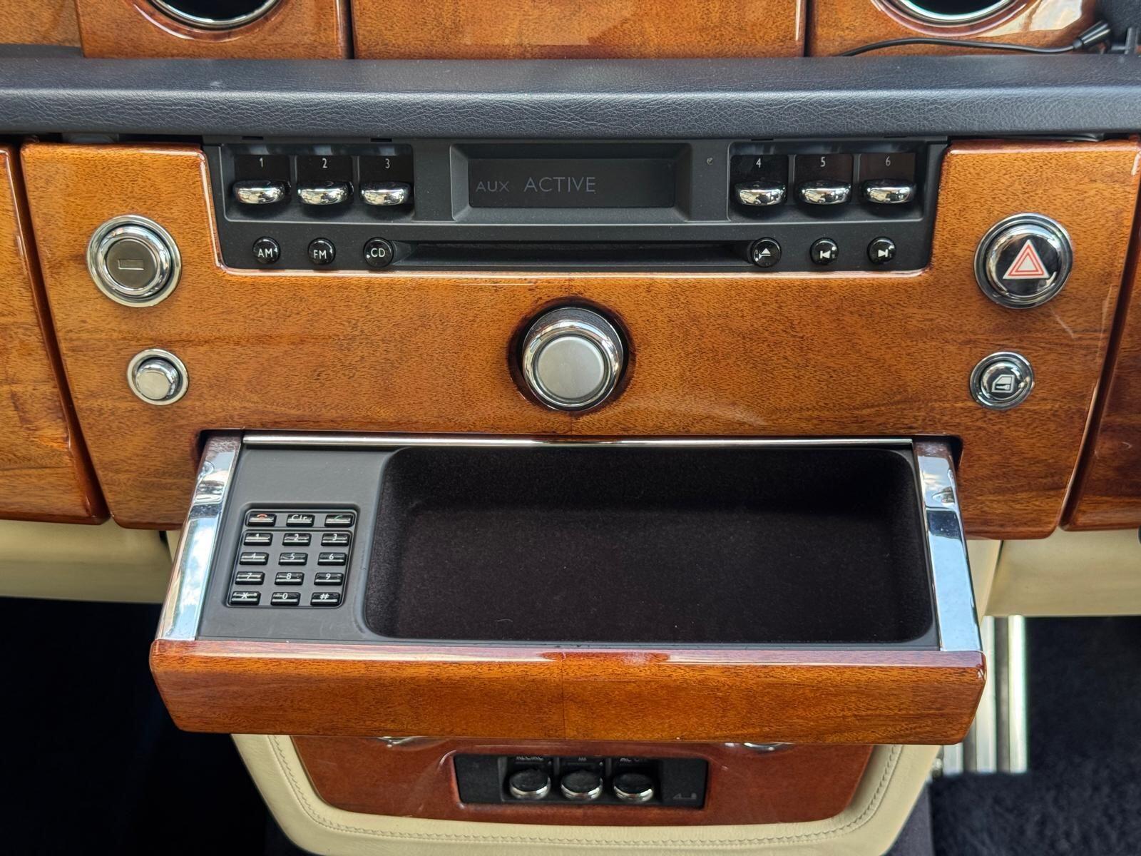 Rolls-Royce Phantom view 30
