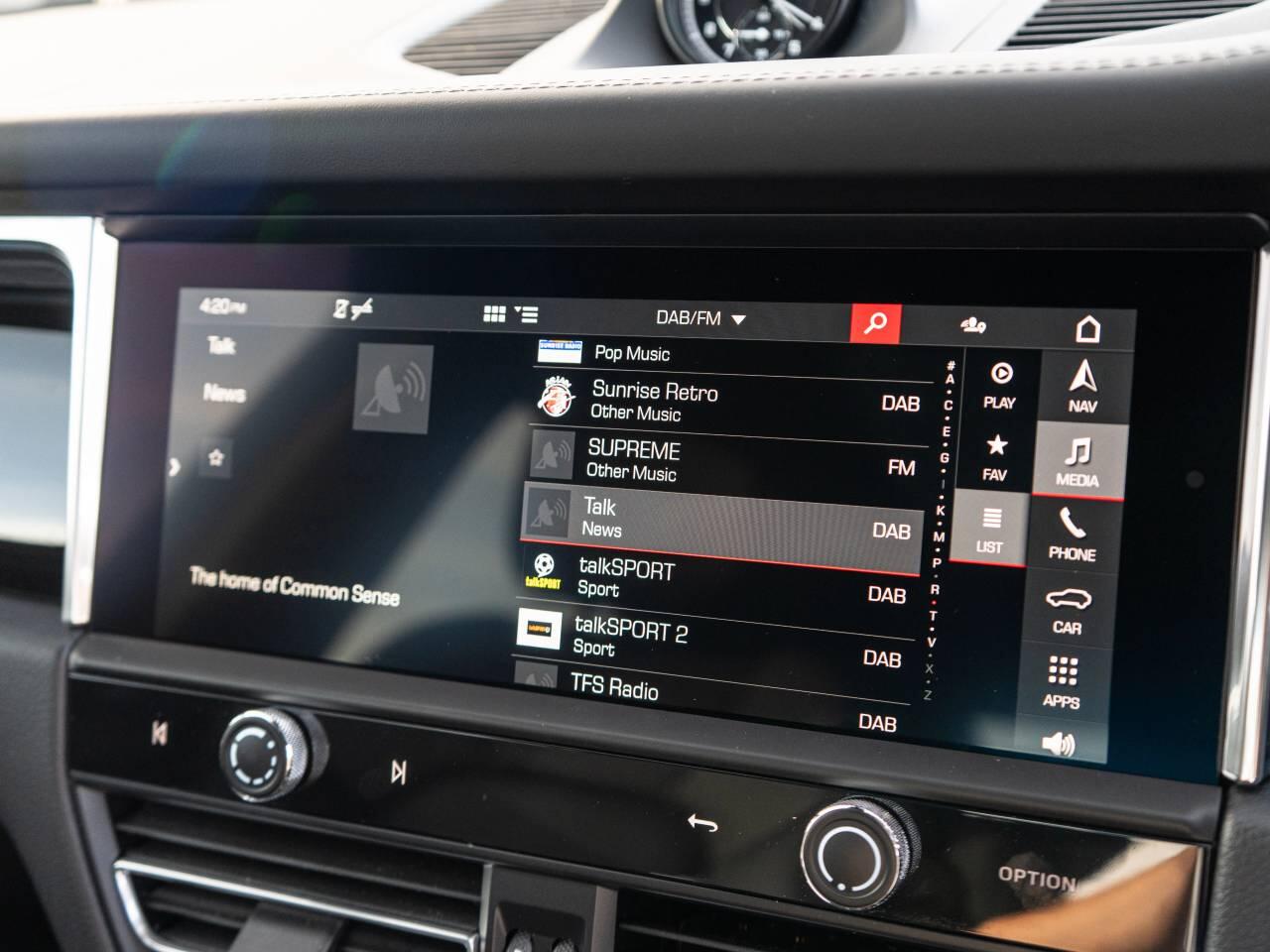 Porsche Macan view 39