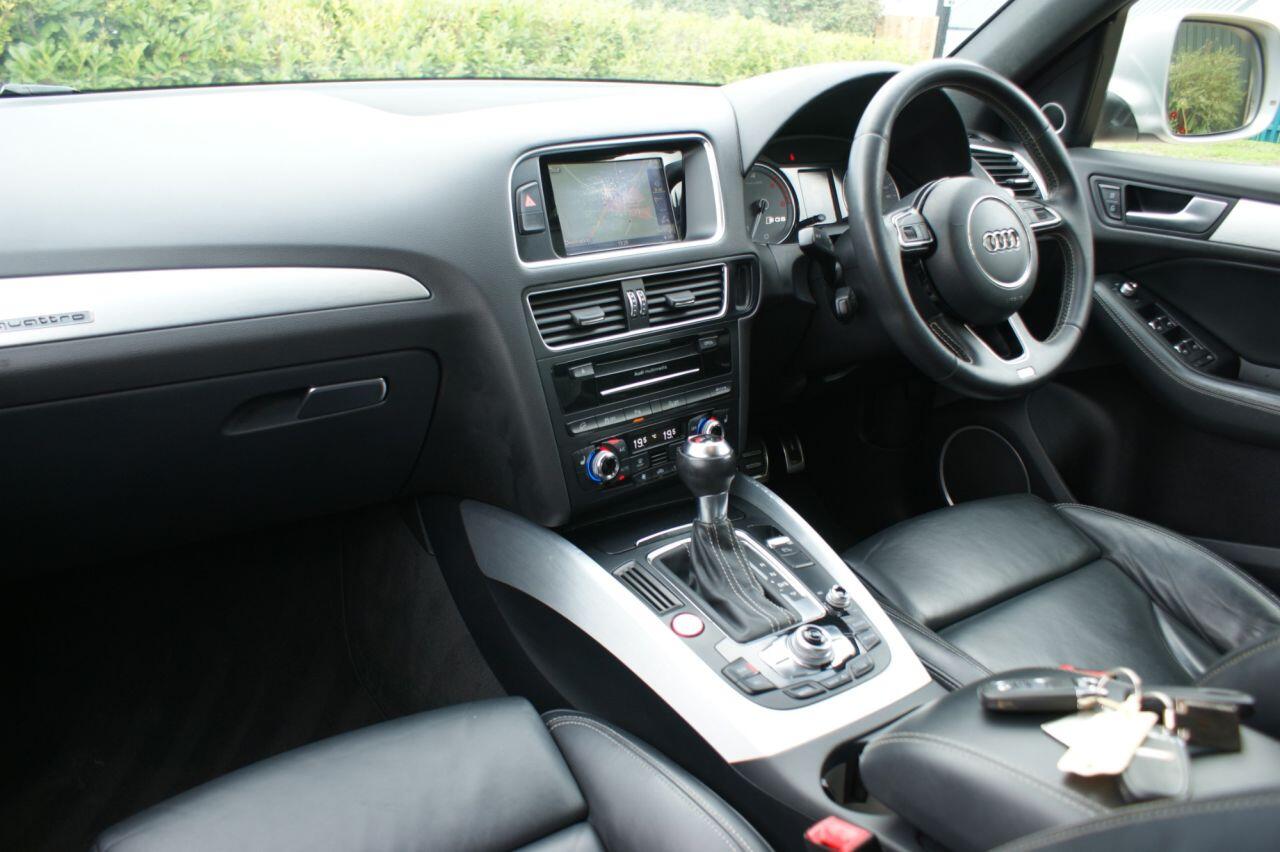 Audi SQ5 view 32