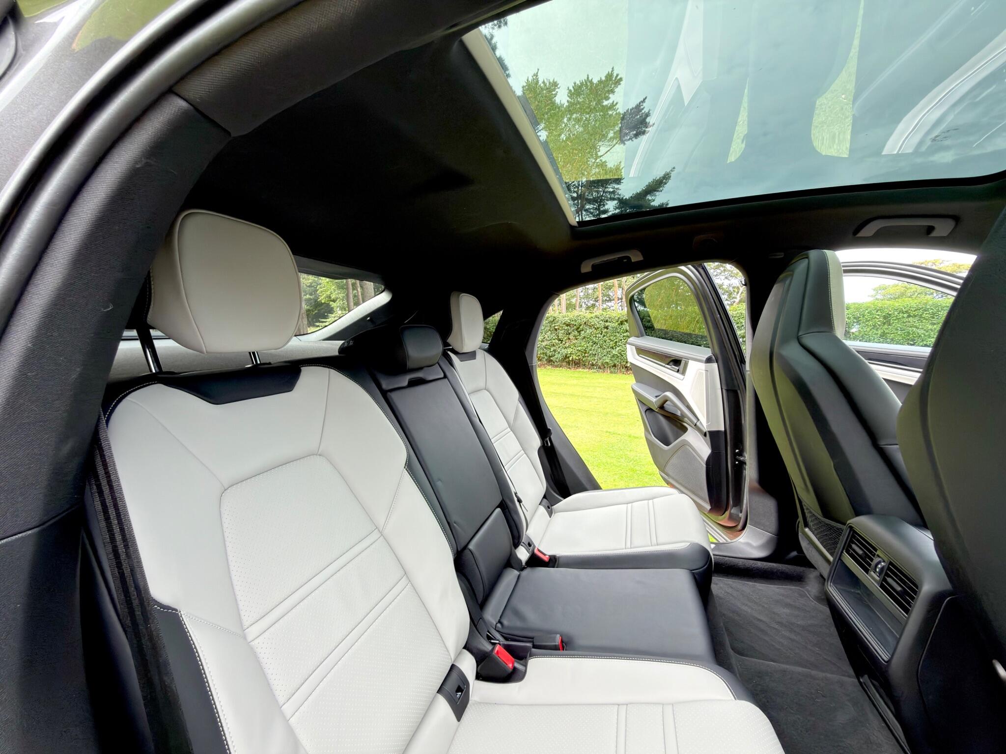Porsche Cayenne view 43