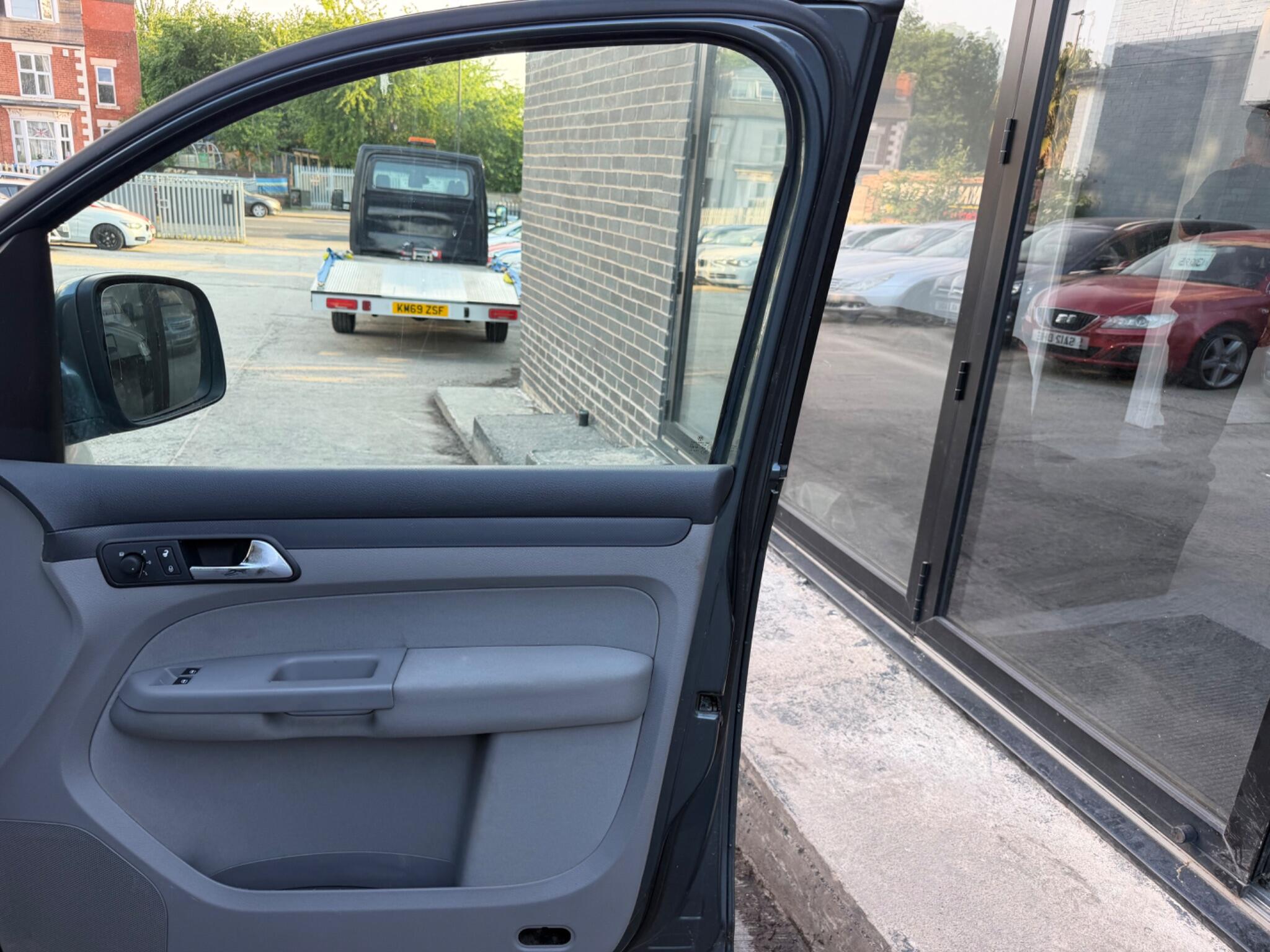 Volkswagen Caddy Maxi Life view 43