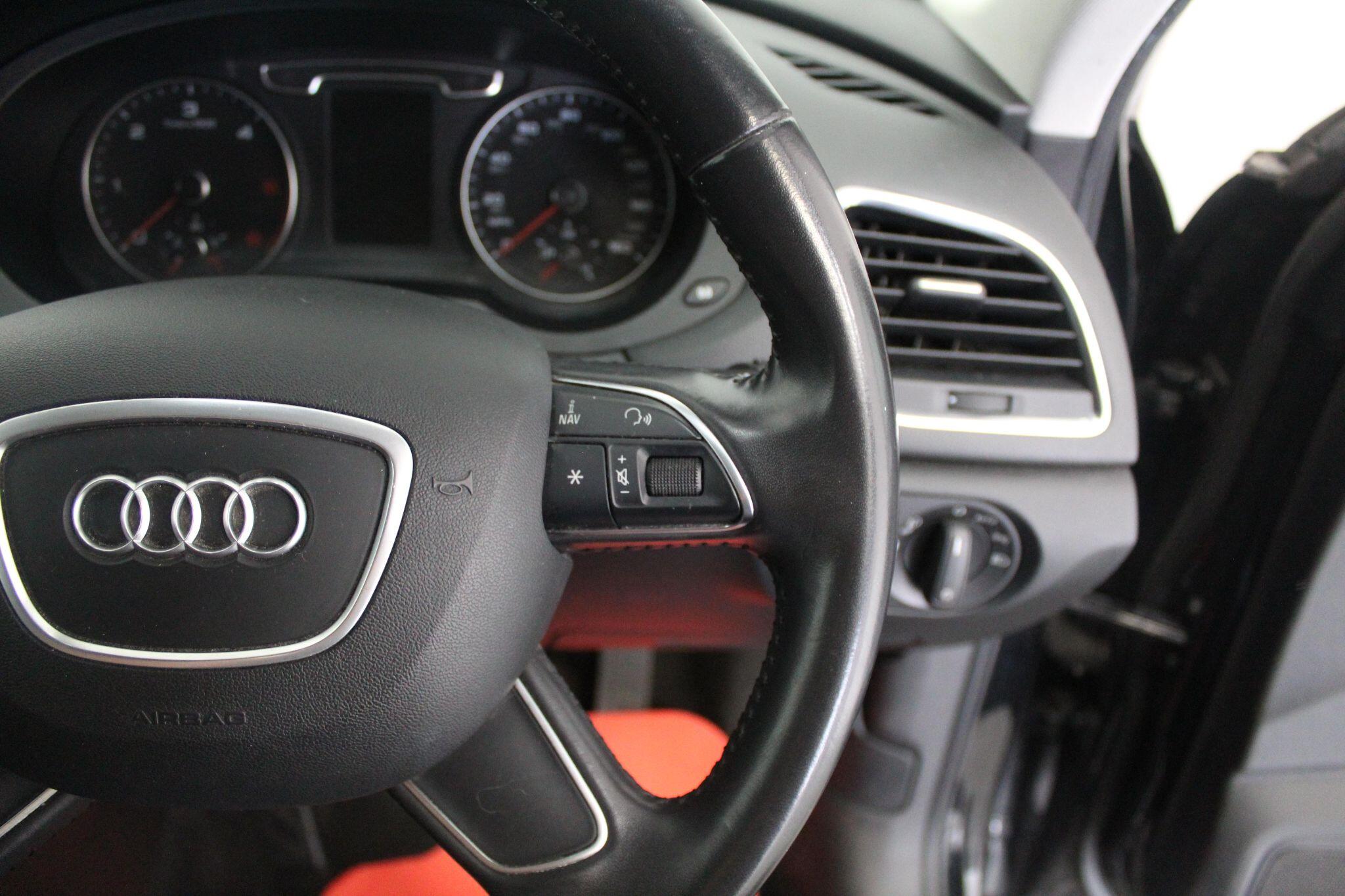Audi Q3 view 44