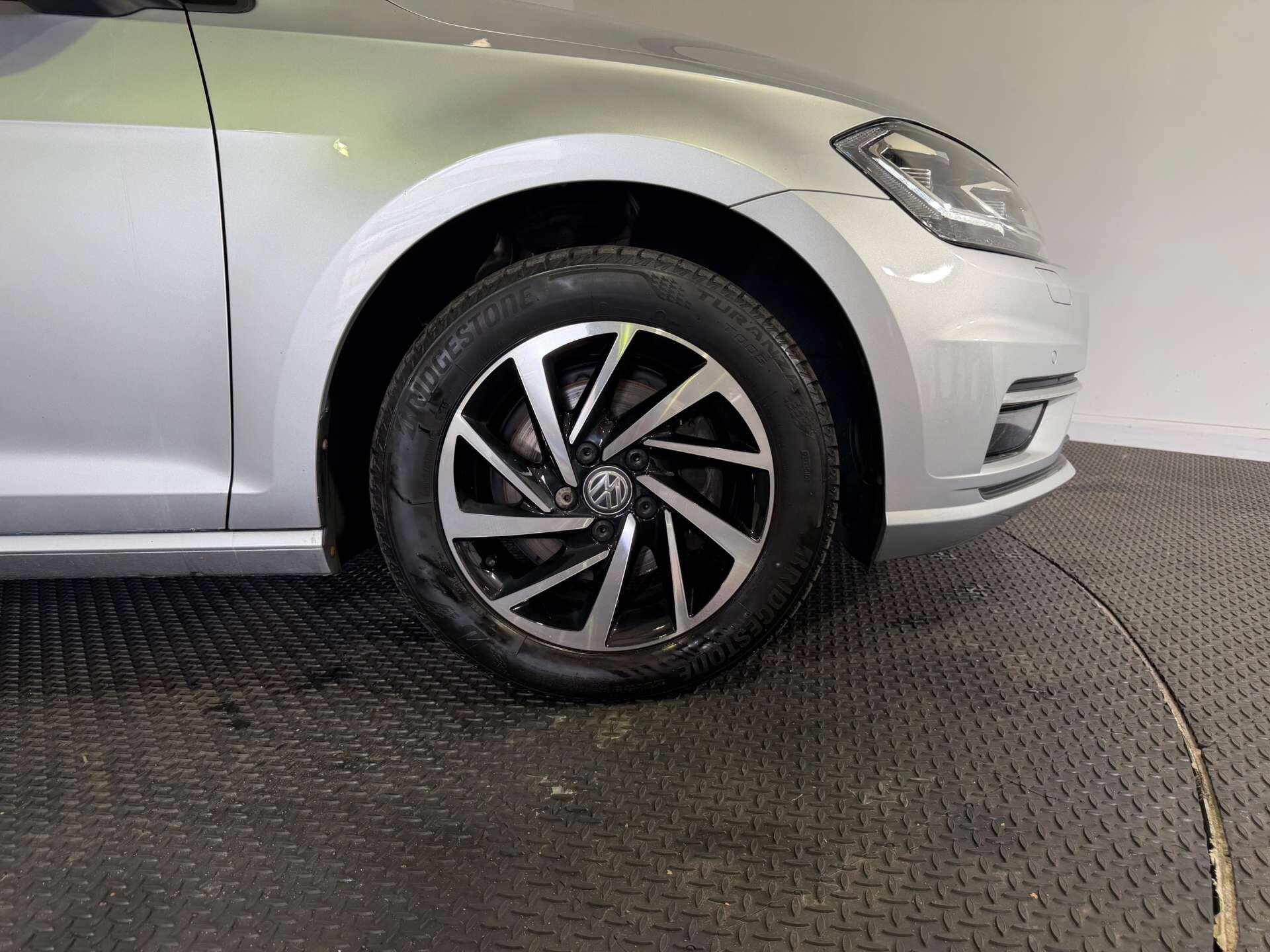 Volkswagen Golf view 64