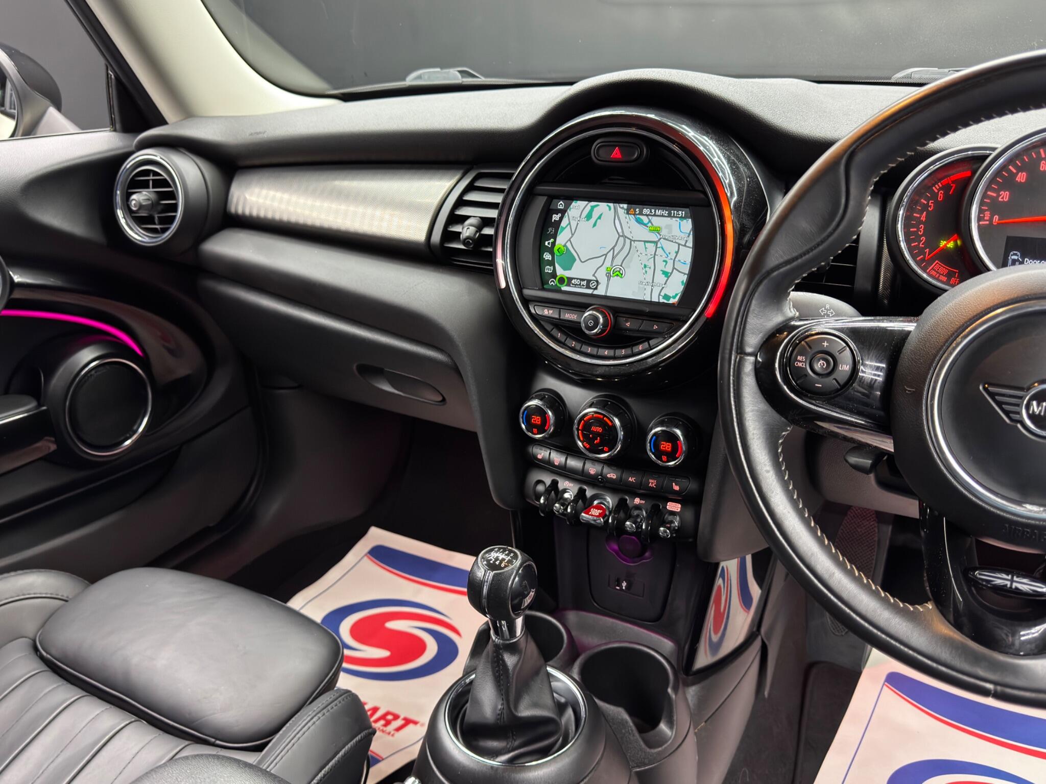 MINI Hatch view 22