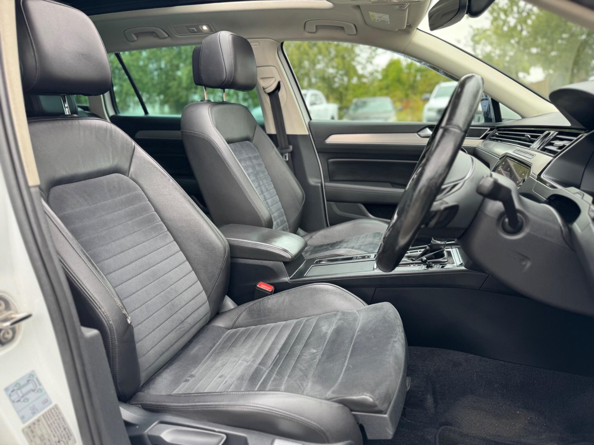 Volkswagen Passat view 21