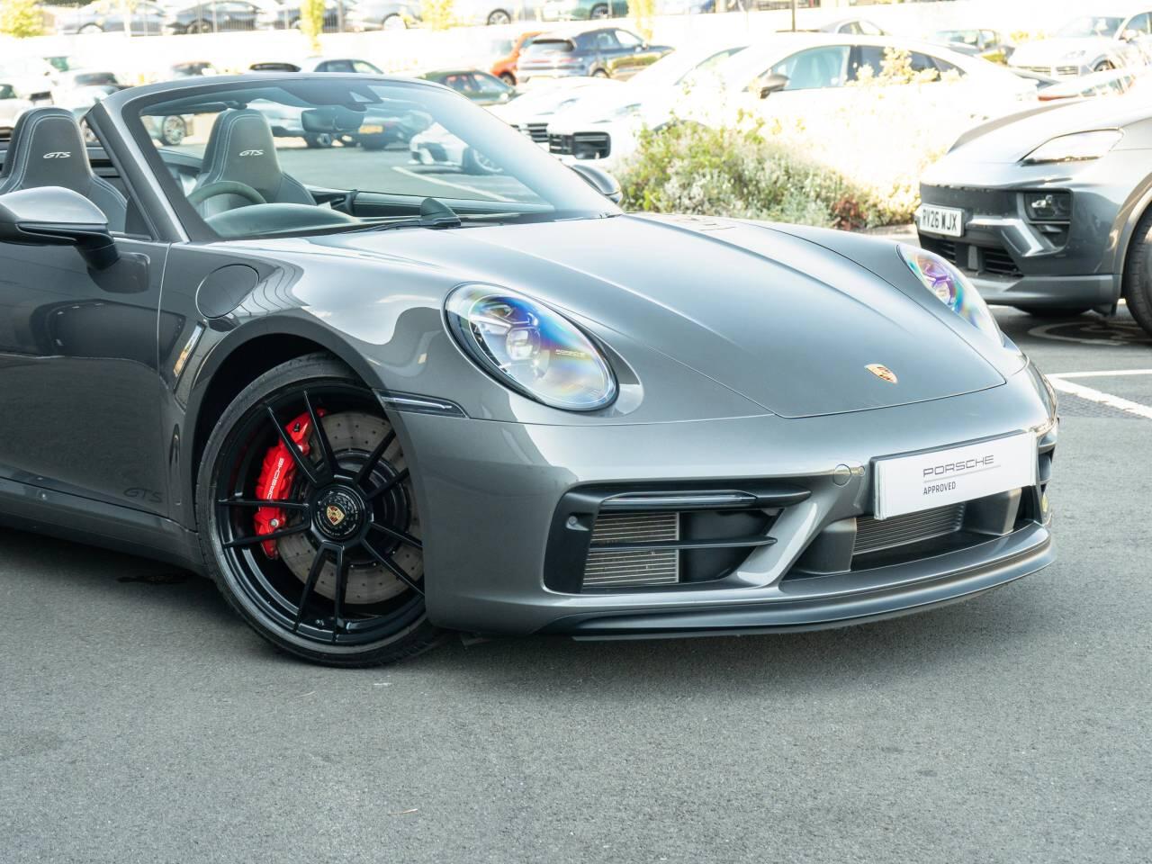 Porsche 911 view 8