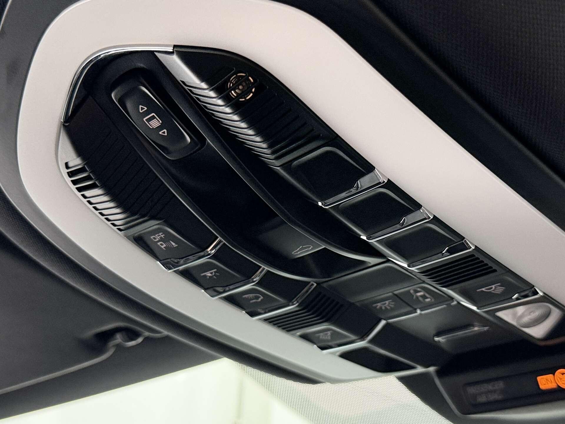 Porsche Macan view 40