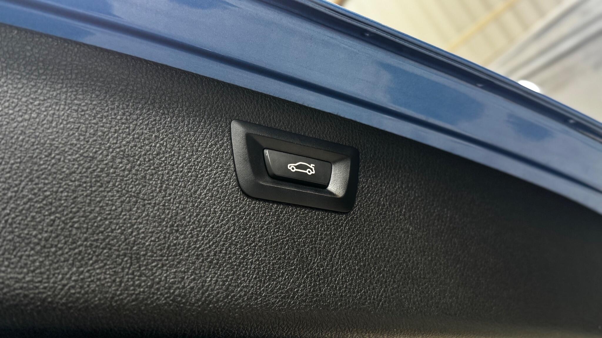 BMW 3 Series view 22