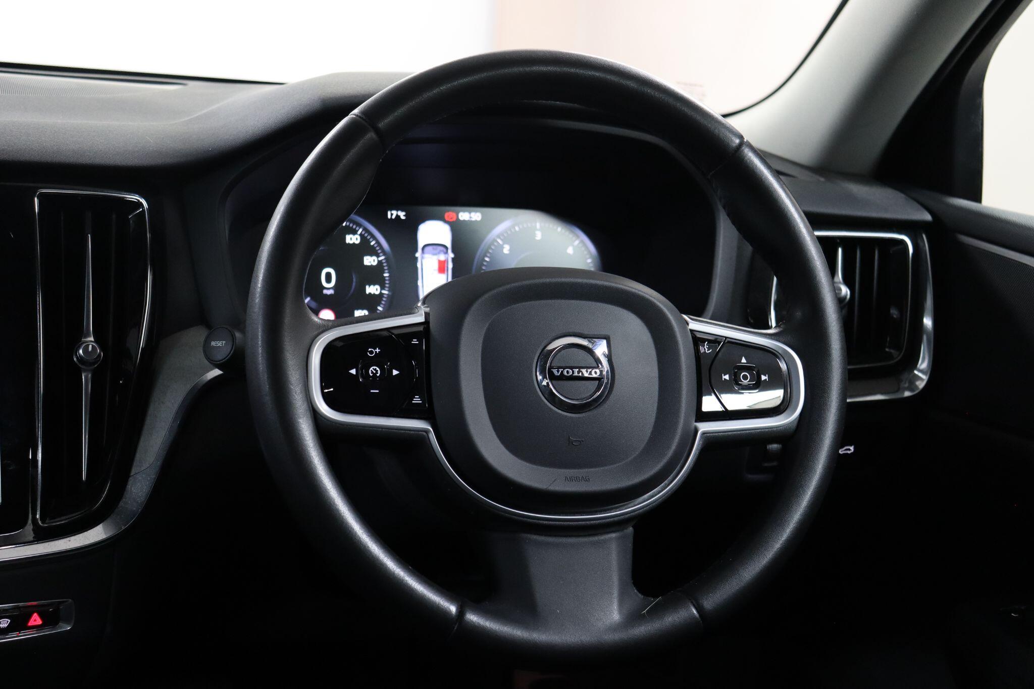 Volvo V60 Cross Country view 46