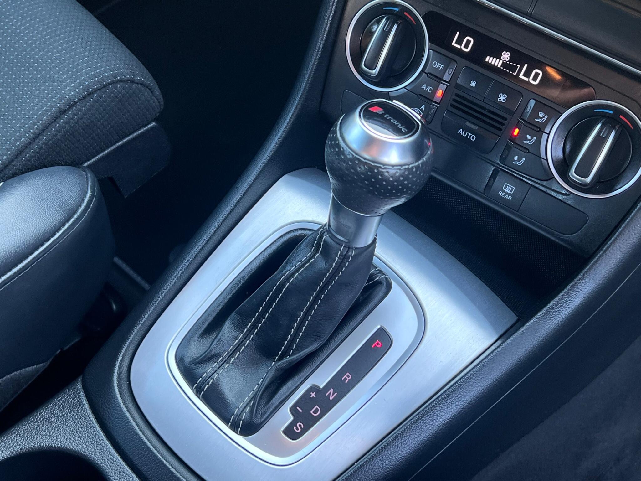 Audi Q3 view 24