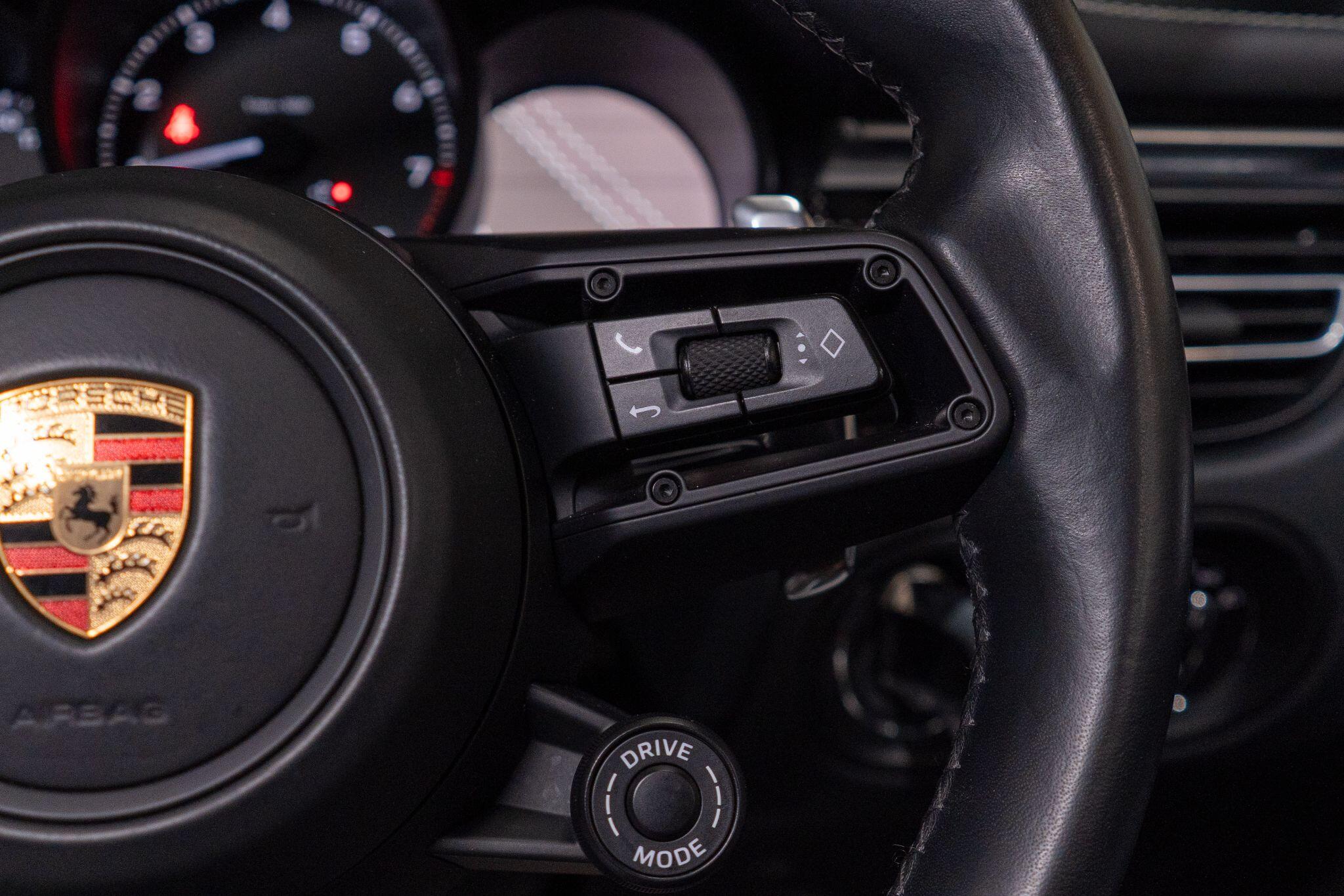 Porsche Macan view 34