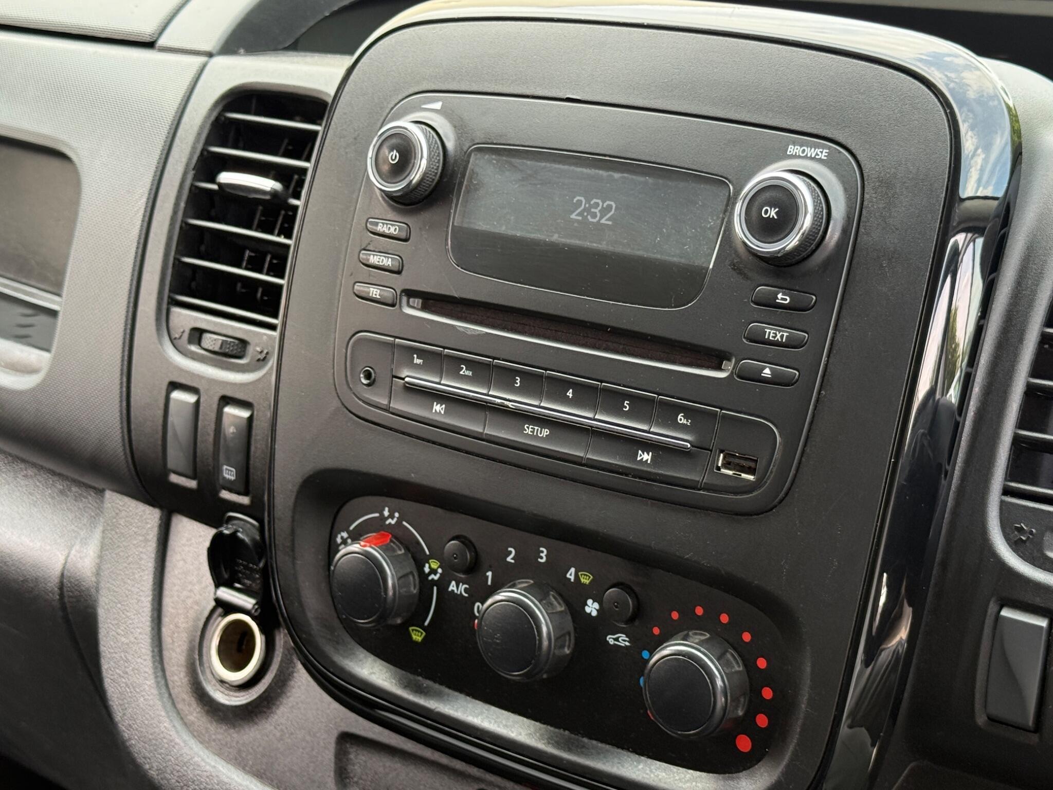 Vauxhall Vivaro - Image 29